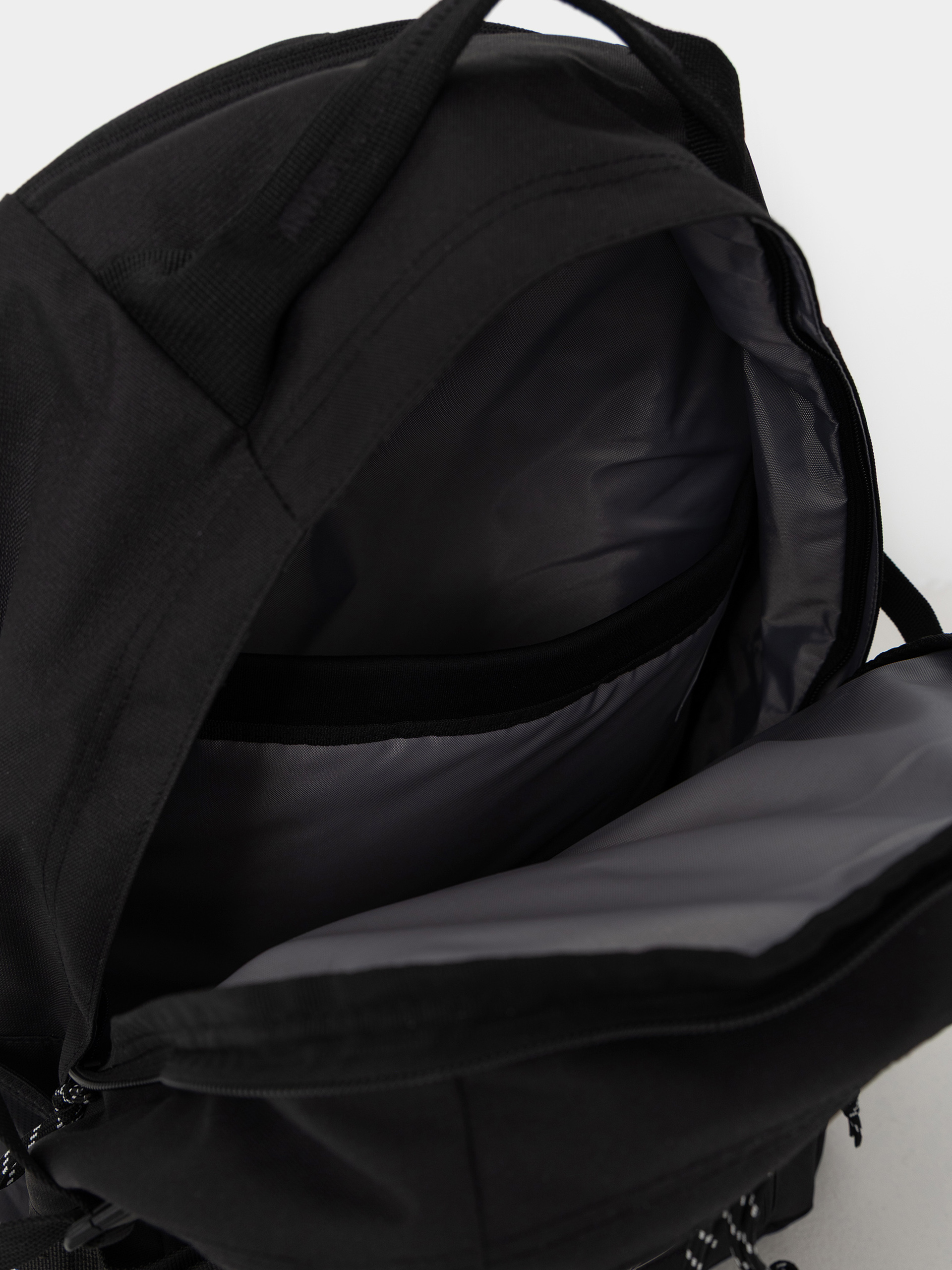 Batoh Eastpak Volker Pro (cs black pro)