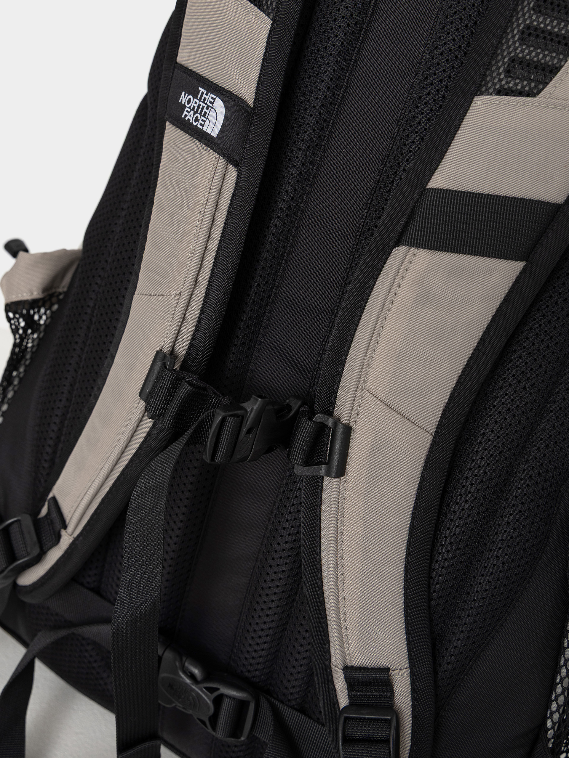 Batoh The North Face Hot Shot Se (stone slab/cumulus cloud)