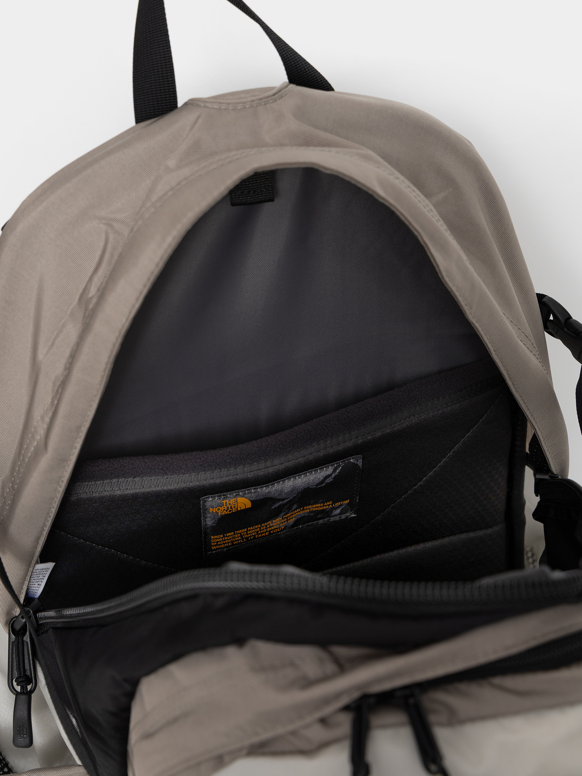 Batoh The North Face Hot Shot Se (stone slab/cumulus cloud)