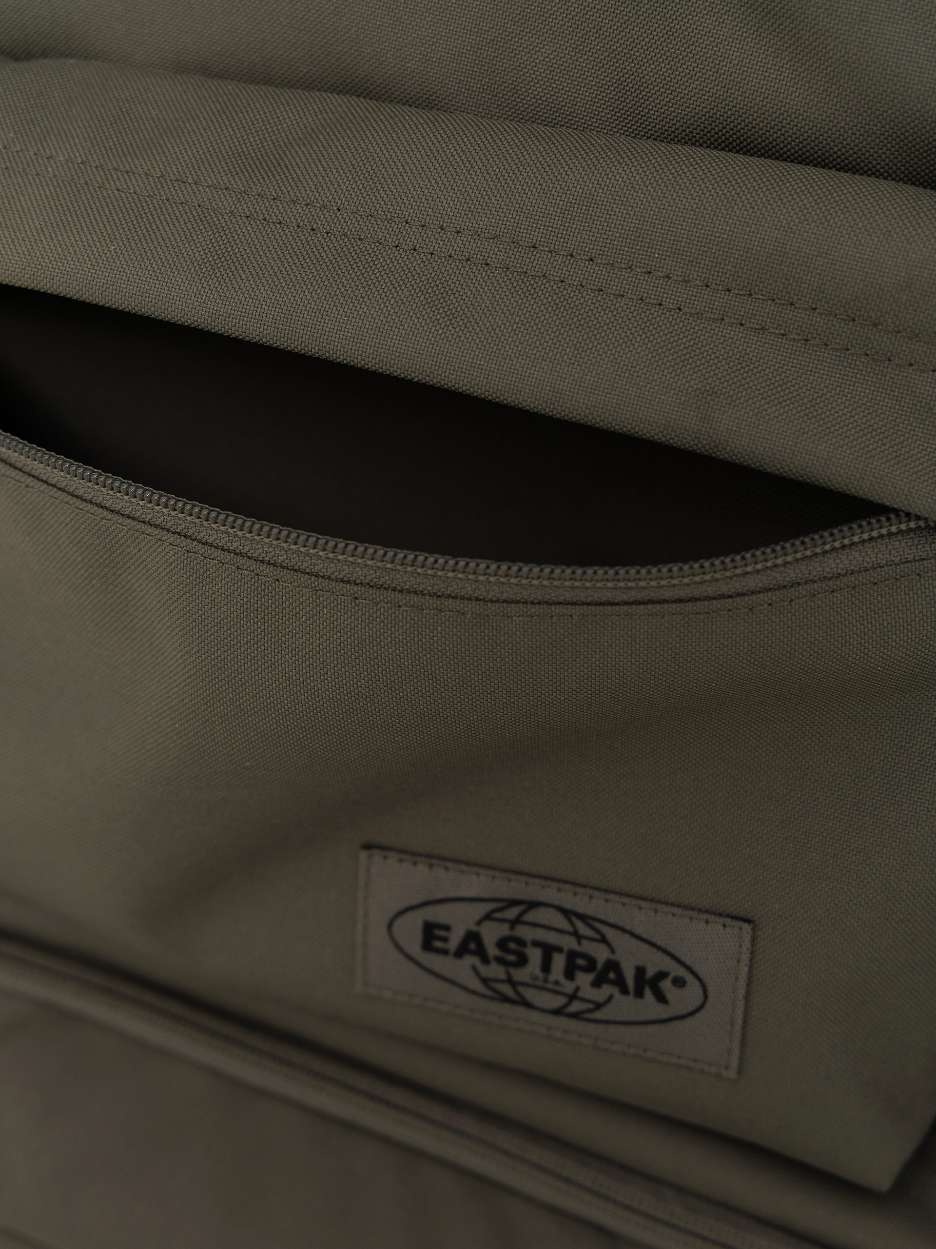 Batoh Eastpak Everyday Pak'R (monotone khaki)