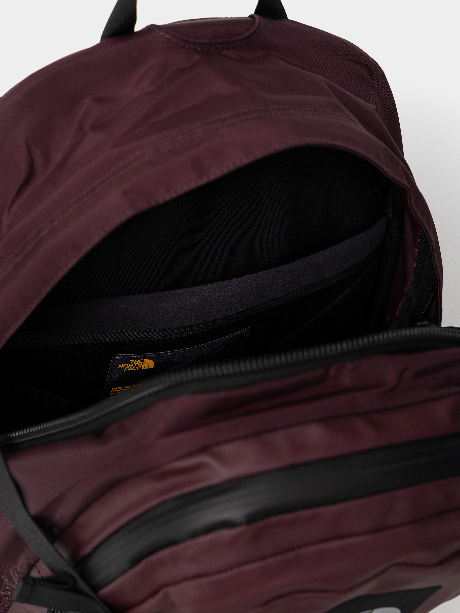 Batoh The North Face Hot Shot Base Camp (deep burgundy)