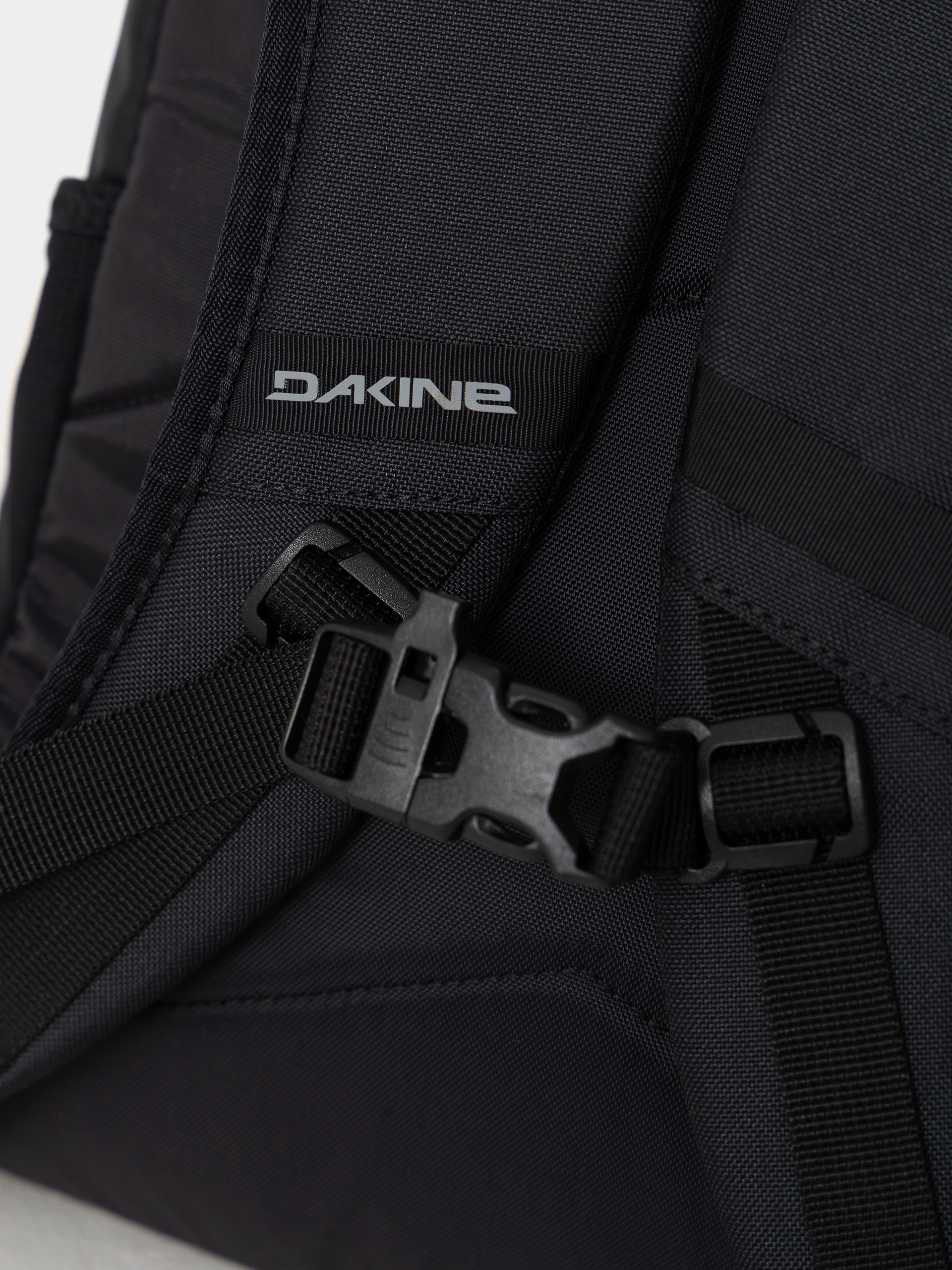 Batoh Dakine Grom 2.0 13L (black)