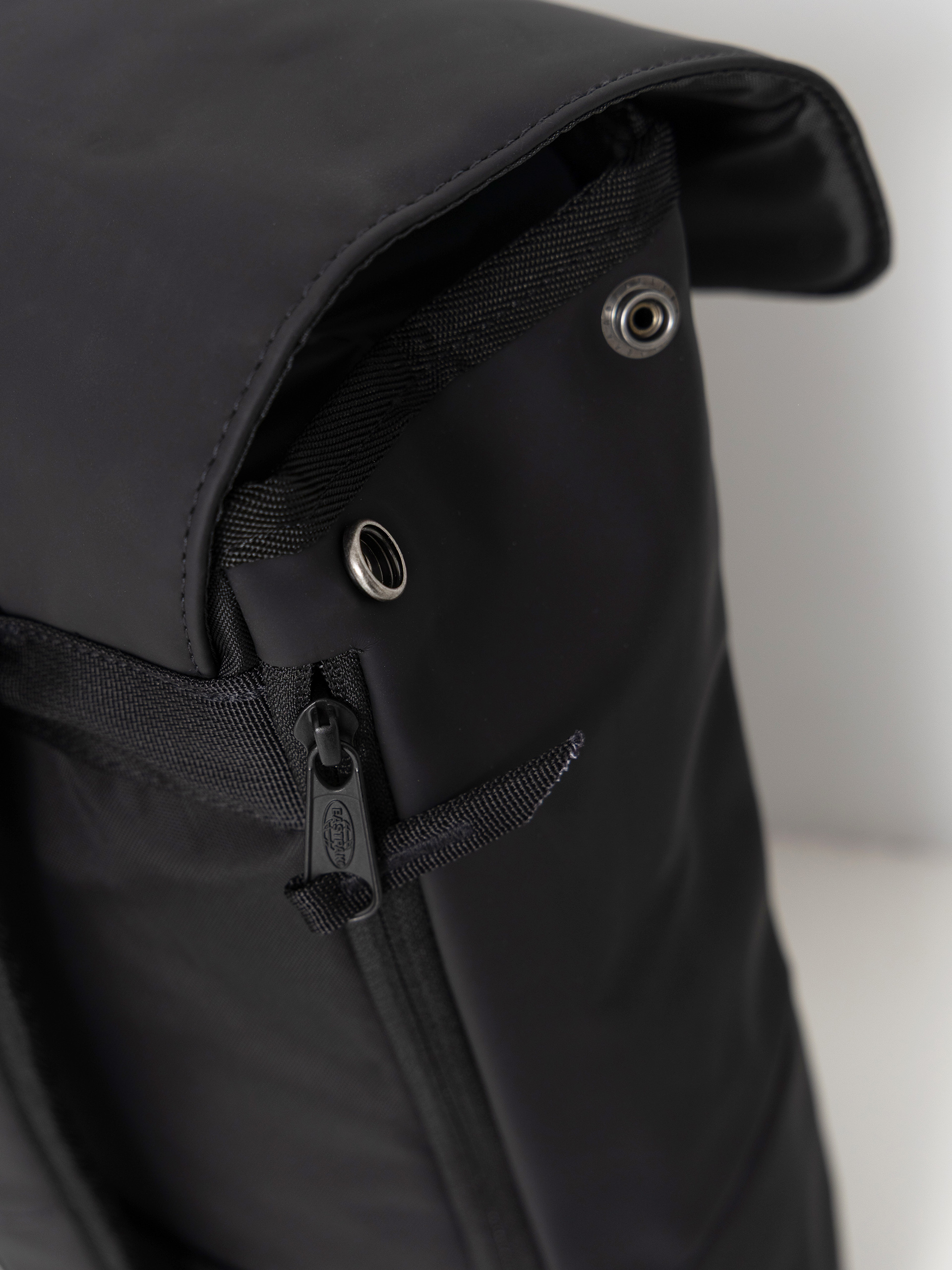 Batoh Eastpak Yarin (cnnct f matte black)