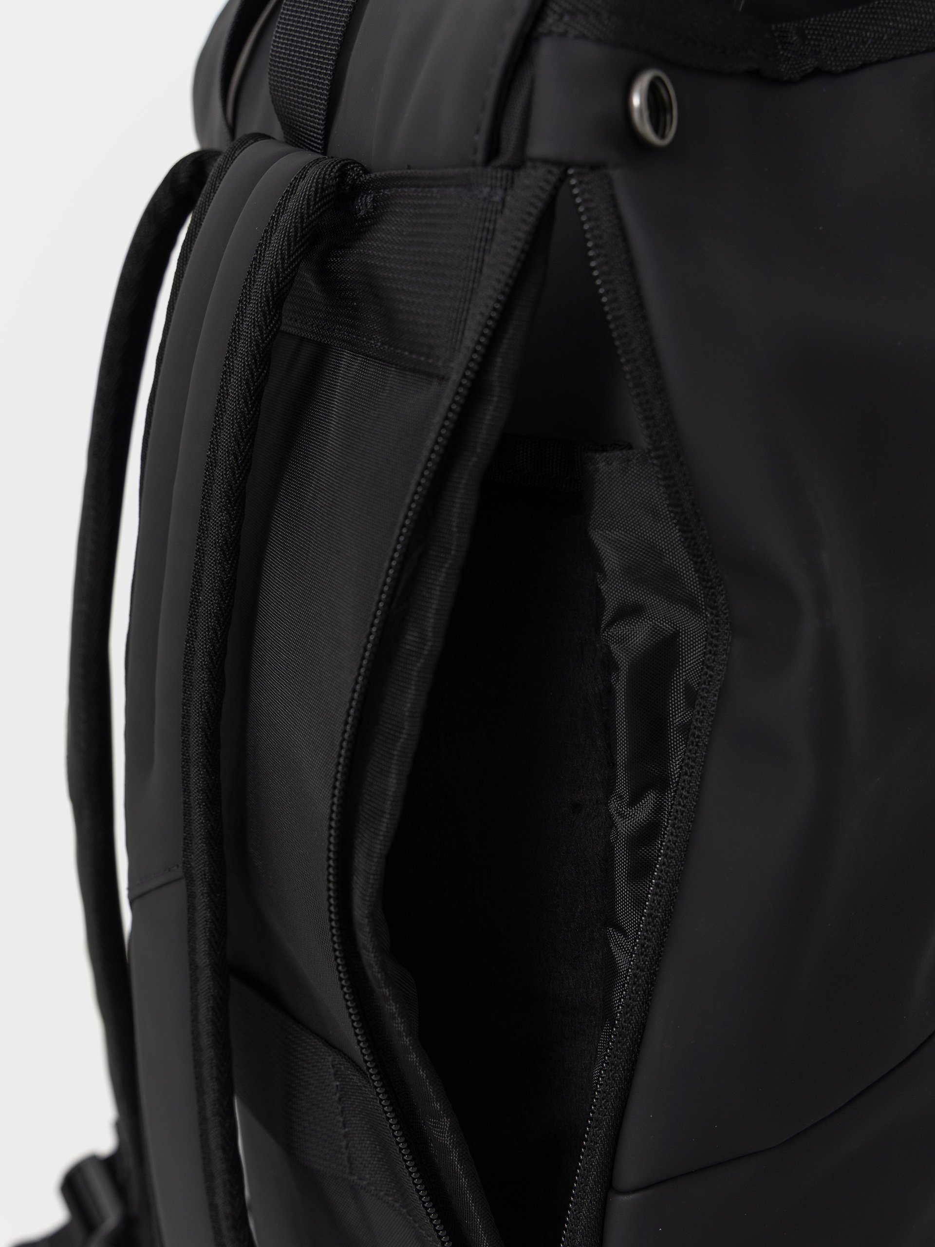 Batoh Eastpak Yarin (cnnct f matte black)