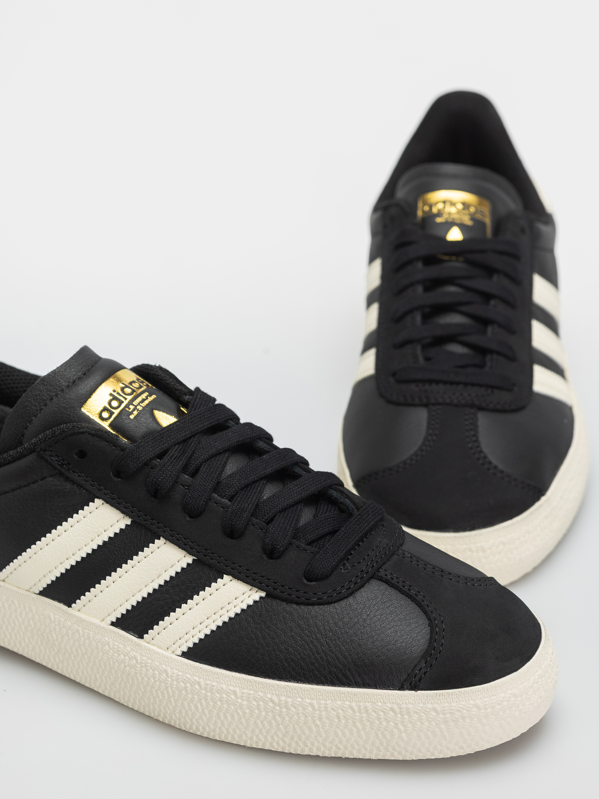 Boty adidas Gazelle Adv (cblack/crewht/goldmt)