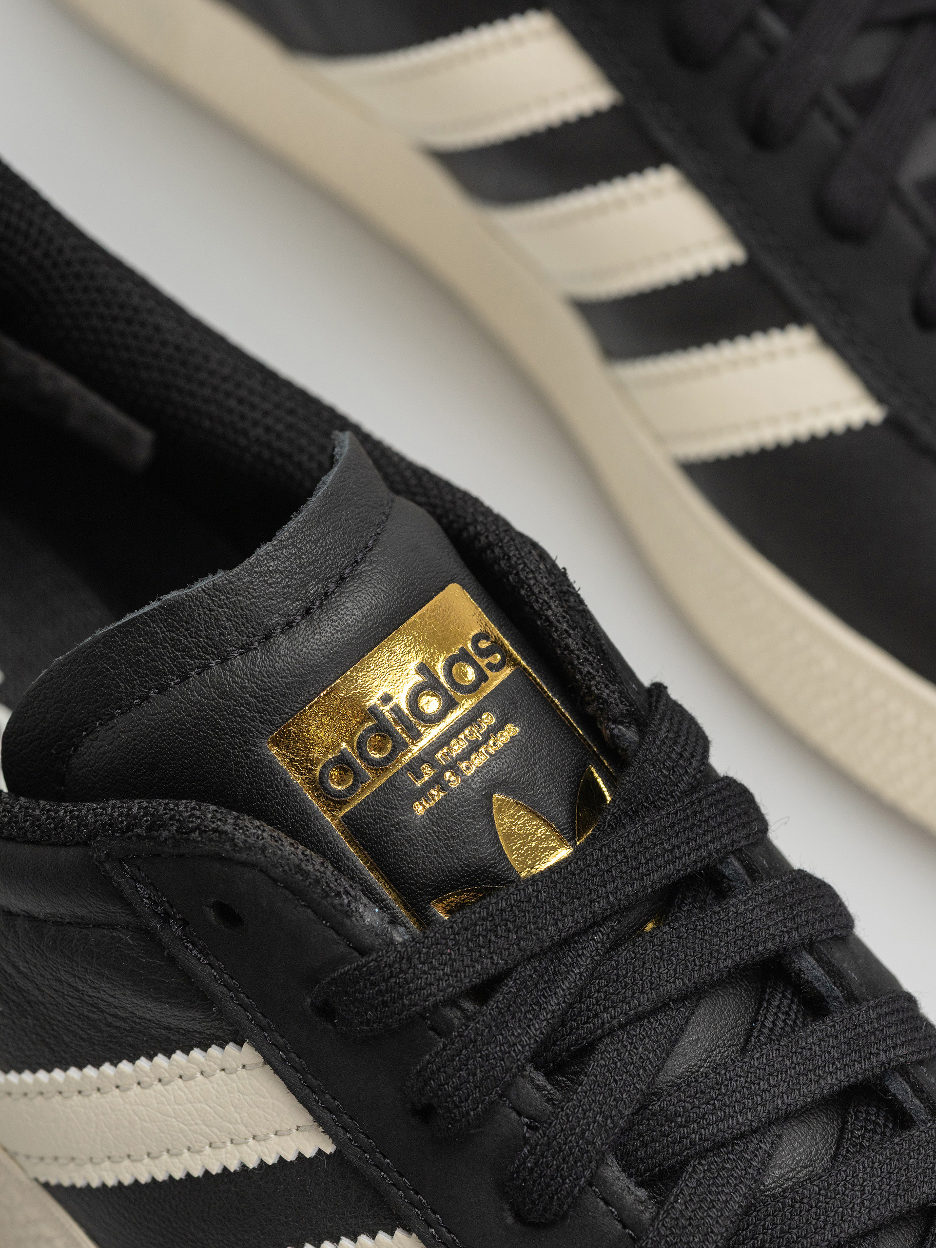 Boty adidas Gazelle Adv (cblack/crewht/goldmt)