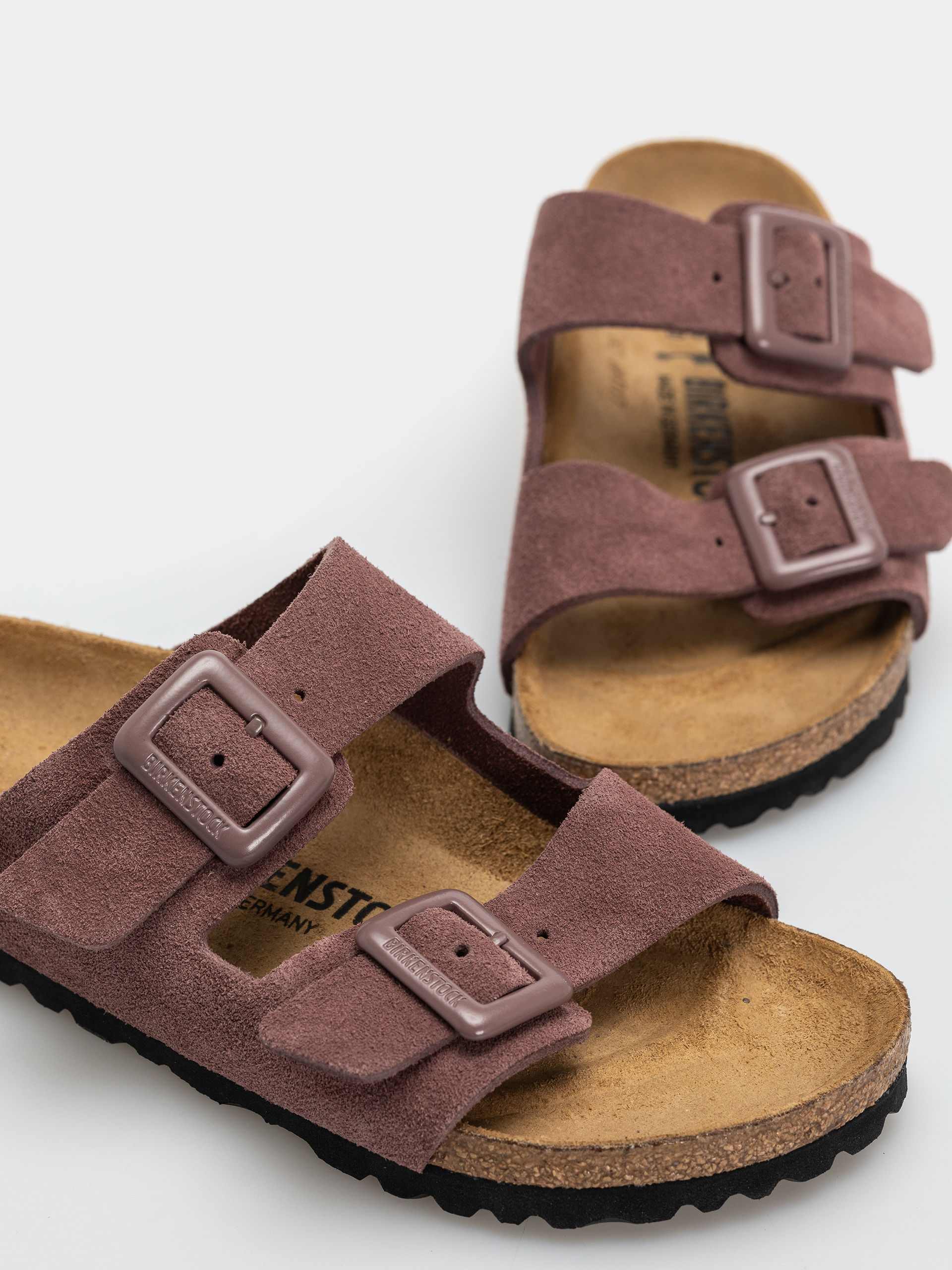 Plážovky Birkenstock Arizona Suede Leather Cushion Buckle Narrow Wmn (pepper)