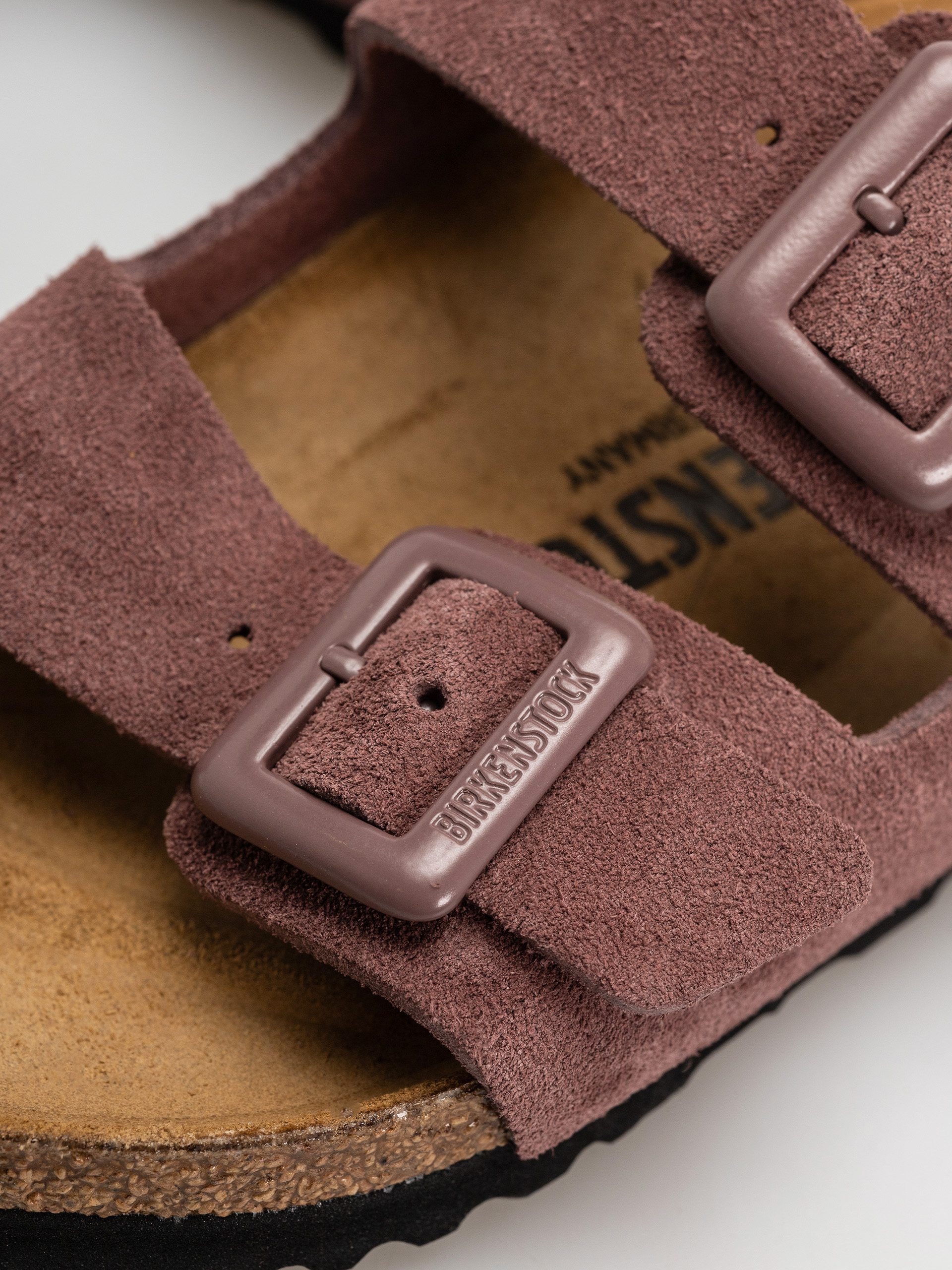 Plážovky Birkenstock Arizona Suede Leather Cushion Buckle Narrow Wmn (pepper)