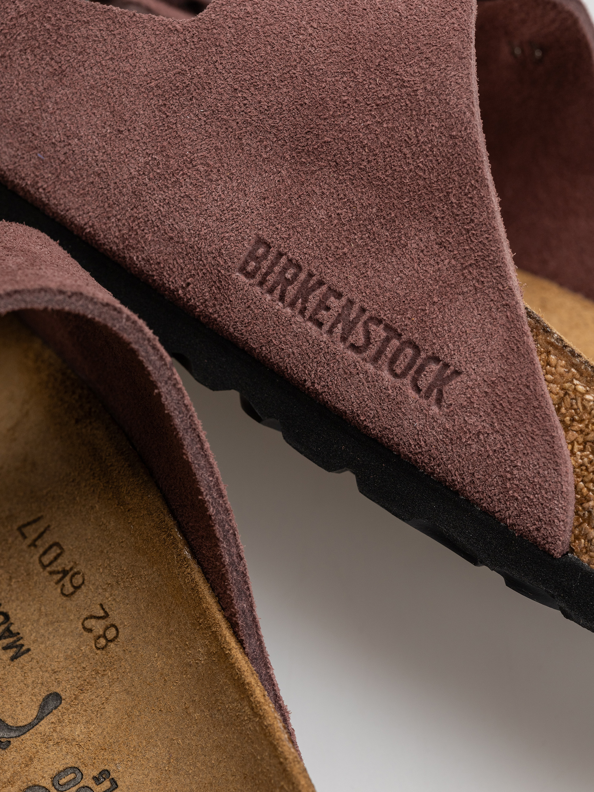 Plážovky Birkenstock Arizona Suede Leather Cushion Buckle Narrow Wmn (pepper)