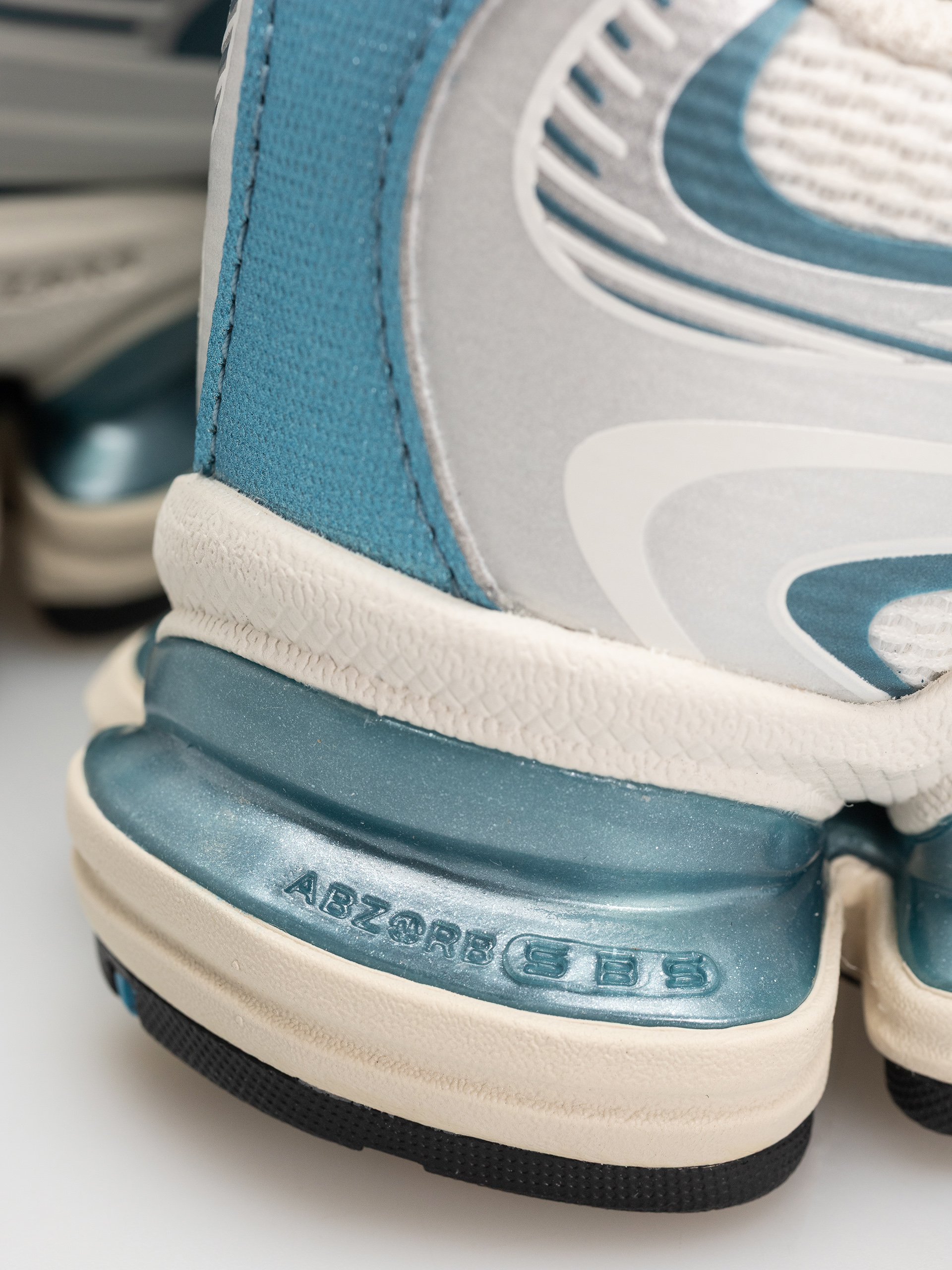 Boty New Balance 2000 (sea salt/altitude metallic)