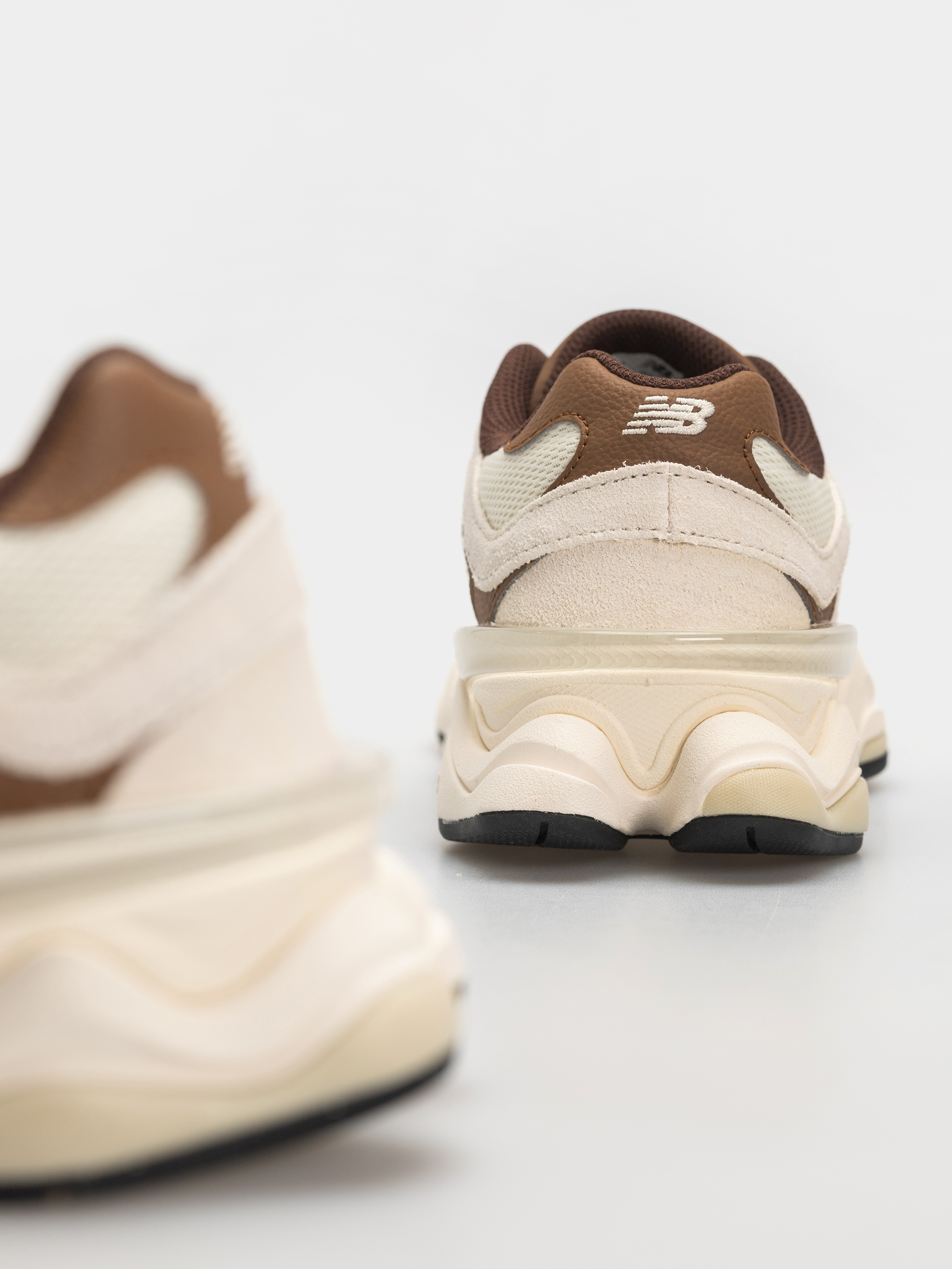 Boty New Balance 9060 (breakfast tea/angora)