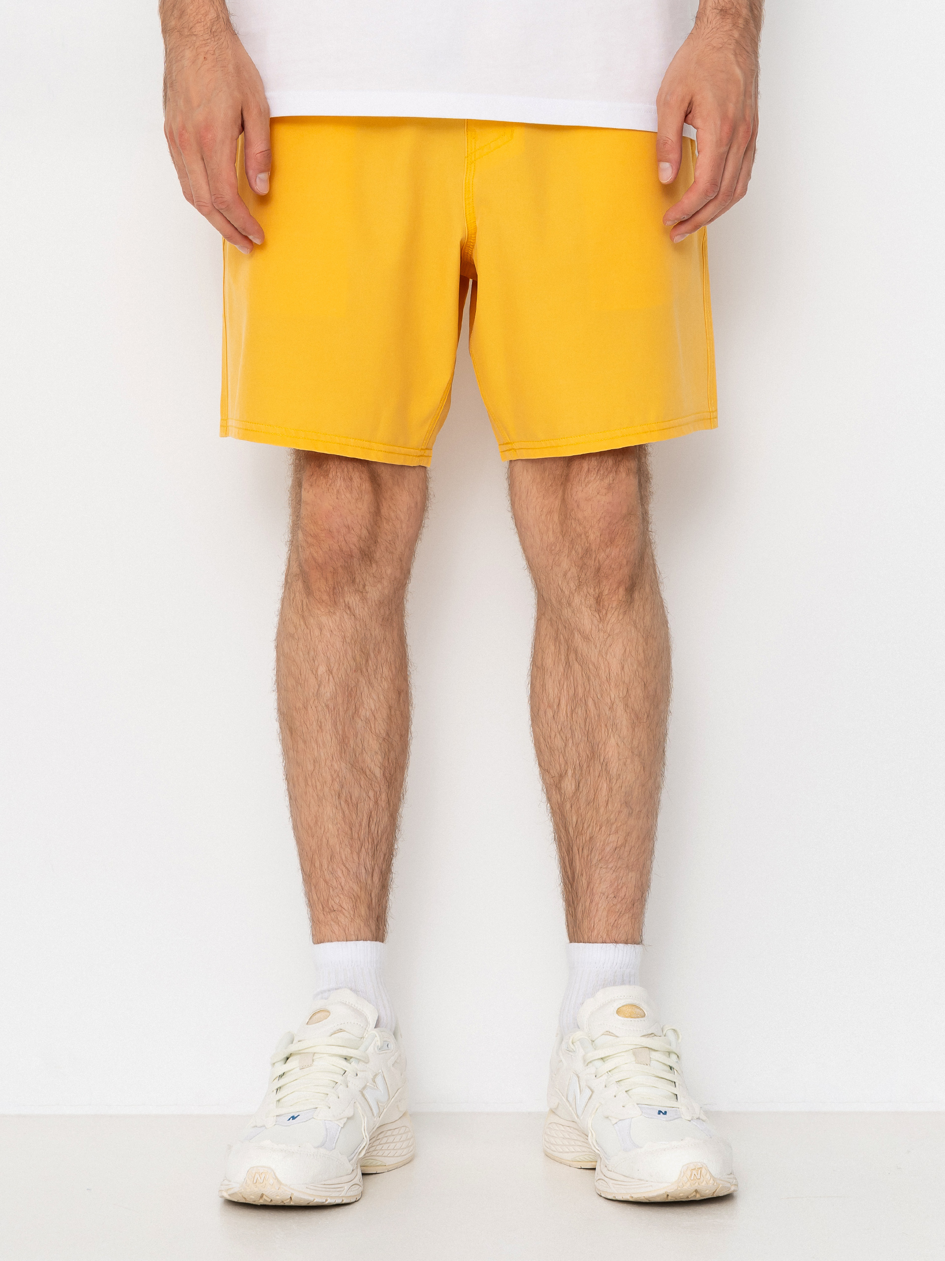 Plu00e1u017eovu00e9 krau0165asy Salty Crew Seadog Volley (mineral yellow)