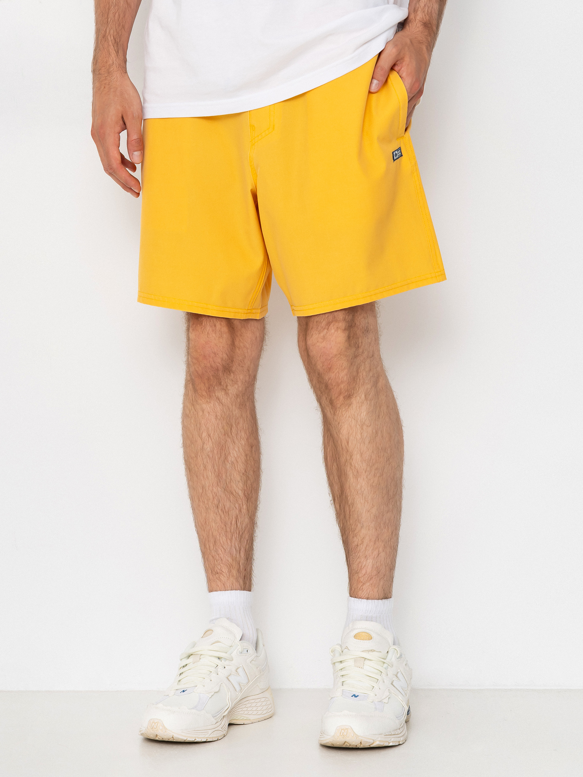 Plážové kraťasy Salty Crew Seadog Volley (mineral yellow)