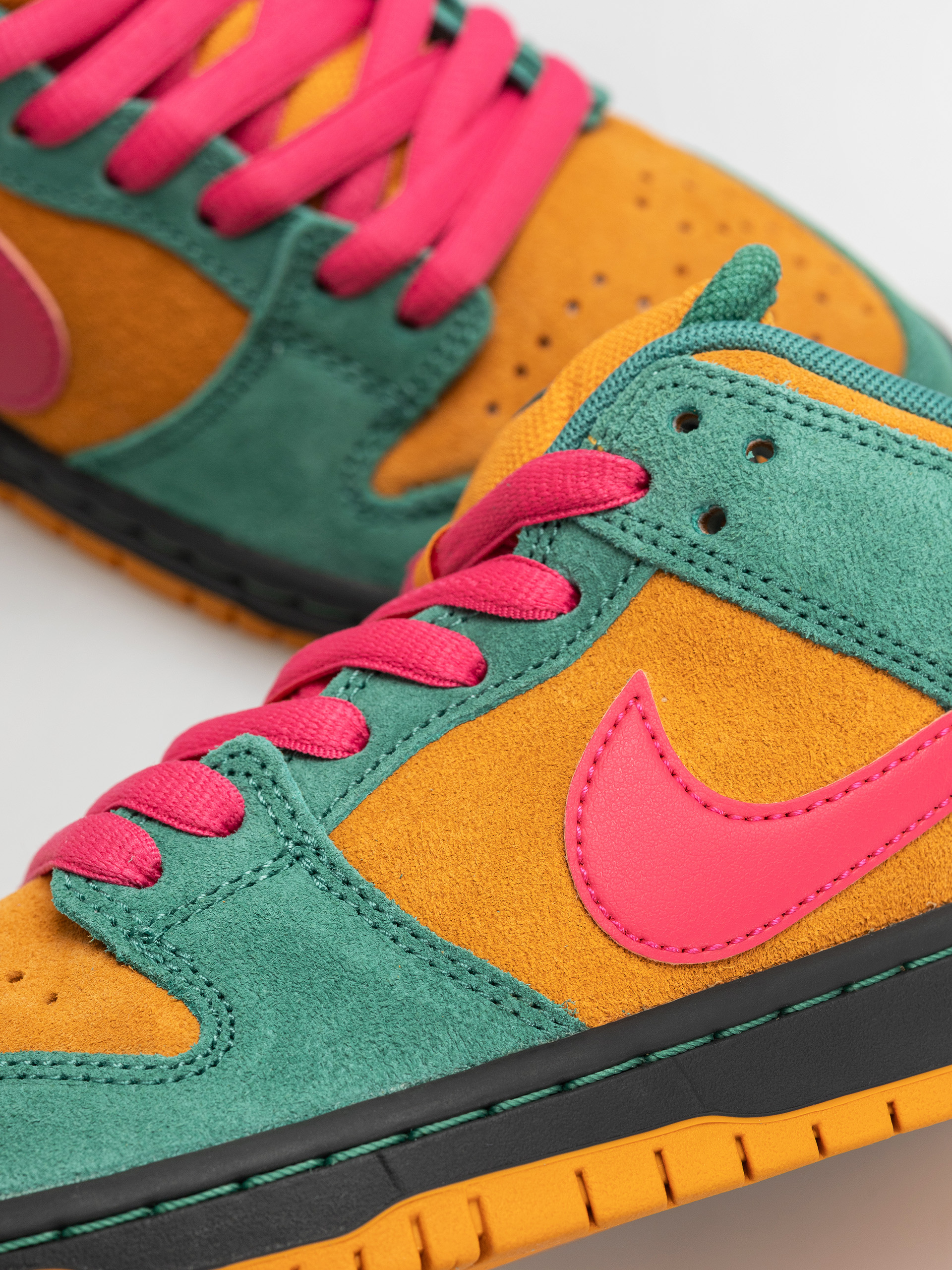 Boty Nike SB Dunk Low Pro (green noise/watermelon light curry)
