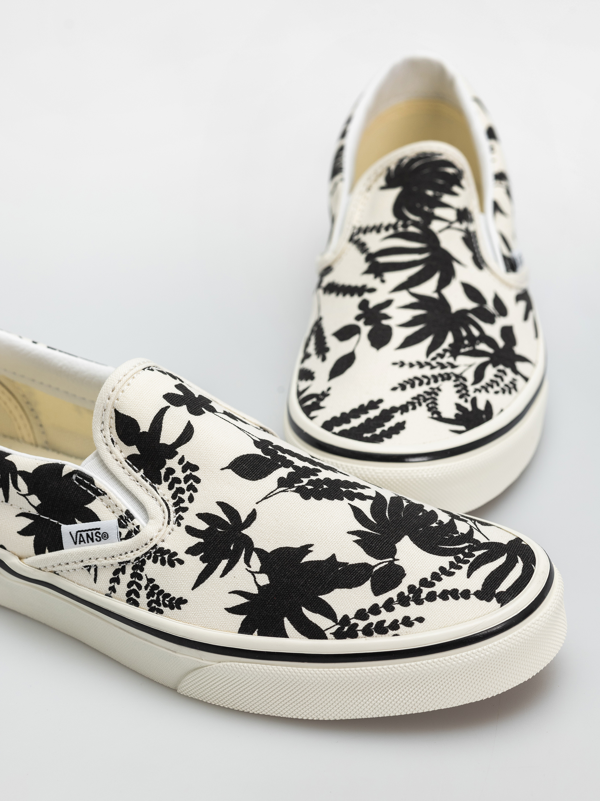 Boty Vans Classic Slip On (black)