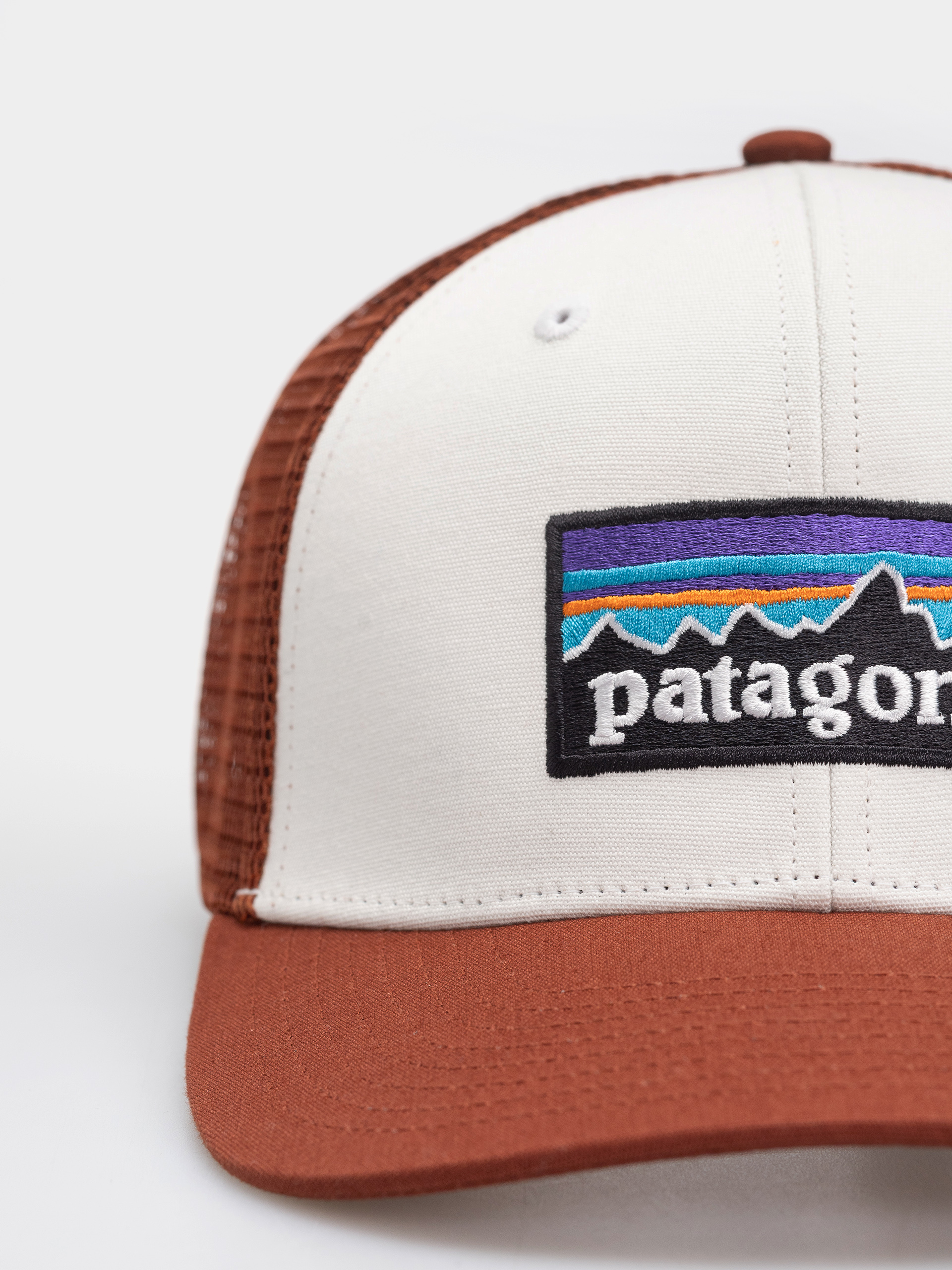 Kšiltovka  Patagonia P 6 Logo Trucker (white w/rusty red)