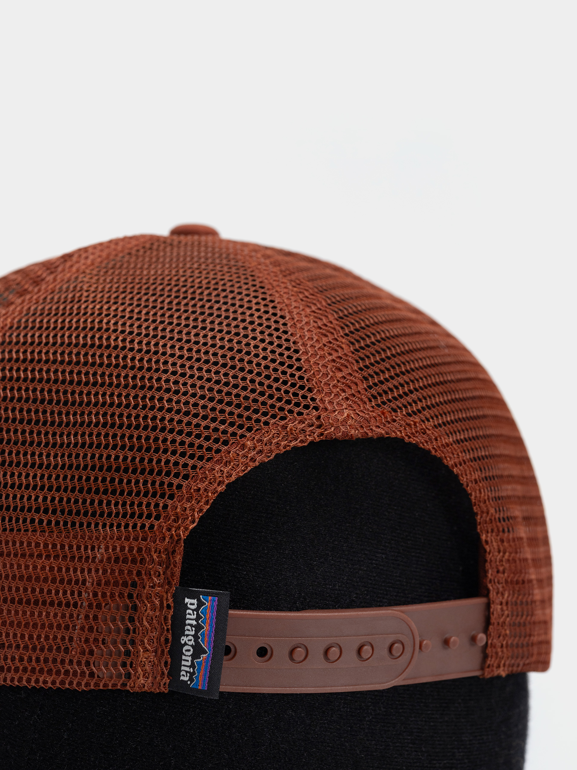 Kšiltovka  Patagonia P 6 Logo Trucker (white w/rusty red)