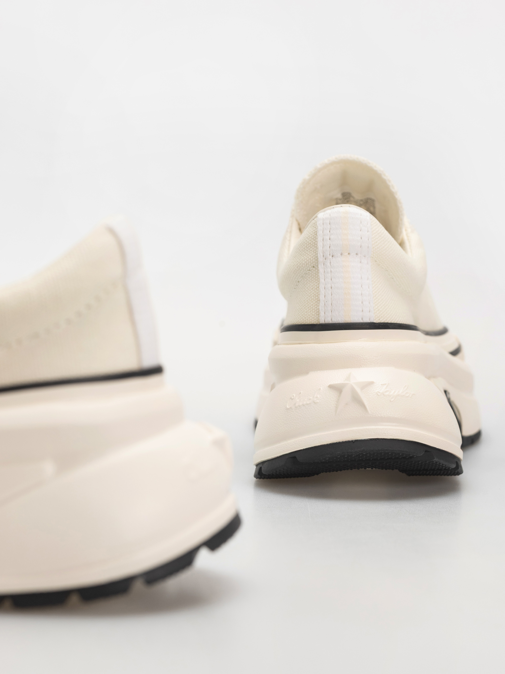 Boty Converse Run Star Crush Ox Wmn (egret/egret/black)