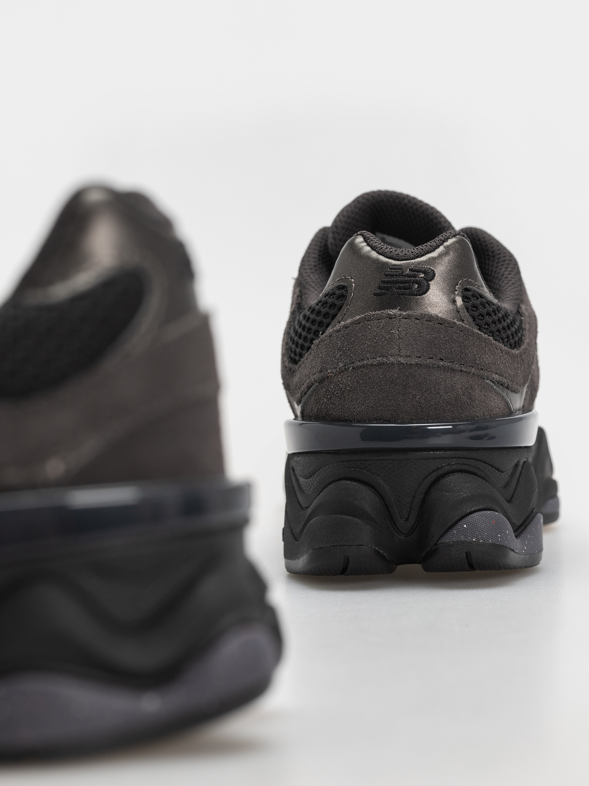 Boty New Balance 9060 JR (black/neptune grey)
