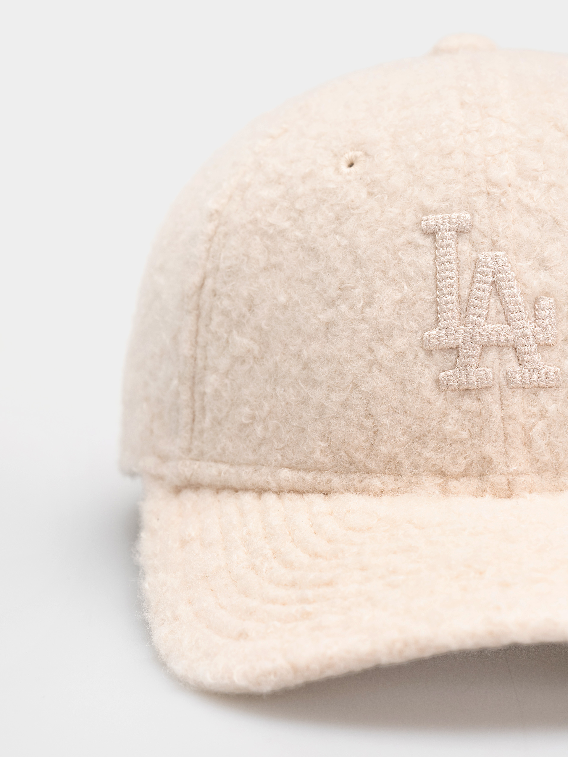 Kšiltovka  New Era Winter Borg 9Forty Mc Los Angeles Dodgers Wmn (light cream)