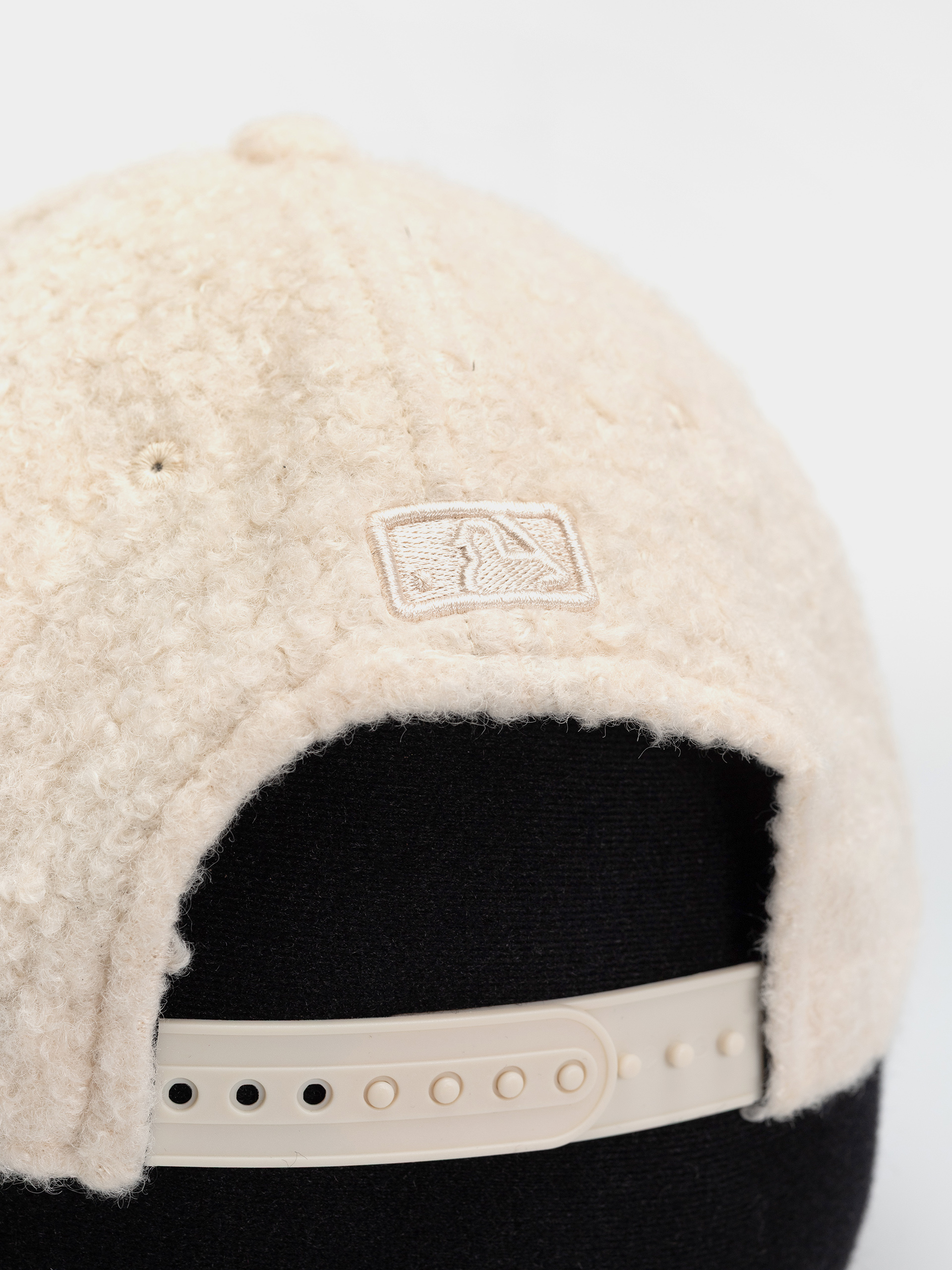 Kšiltovka  New Era Winter Borg 9Forty Mc Los Angeles Dodgers Wmn (light cream)