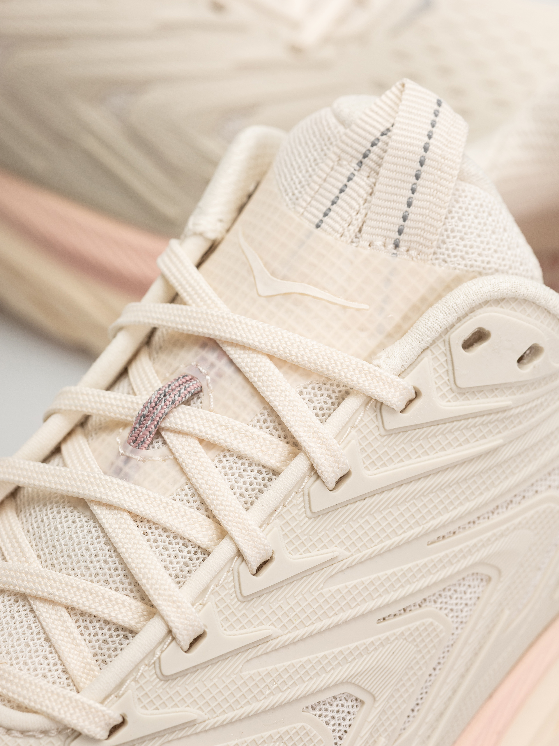 Boty Hoka Clifton UTL Wmn (alabaster/dewy pink)