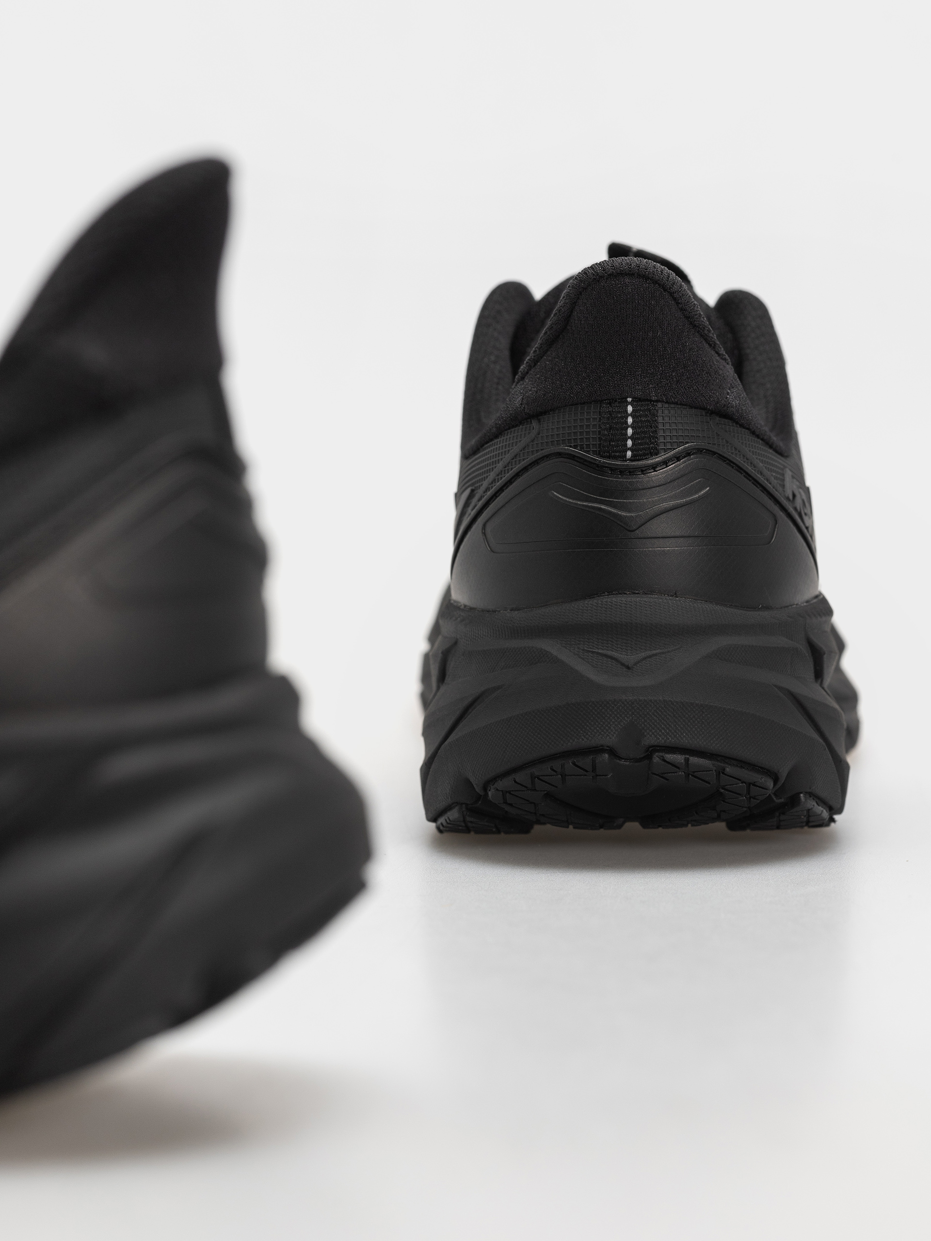 Boty Hoka Clifton UTL (black/black)
