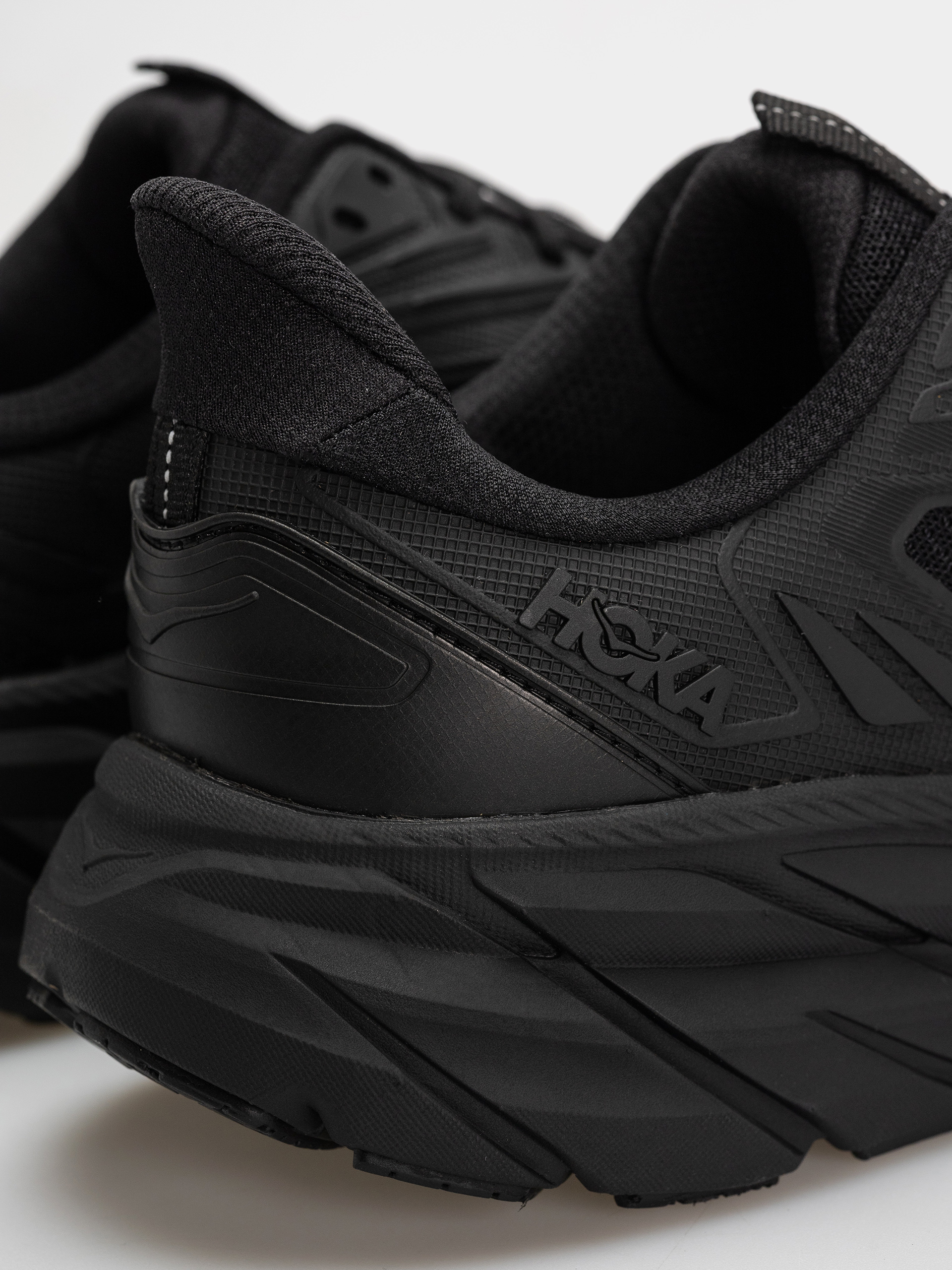 Boty Hoka Clifton UTL (black/black)