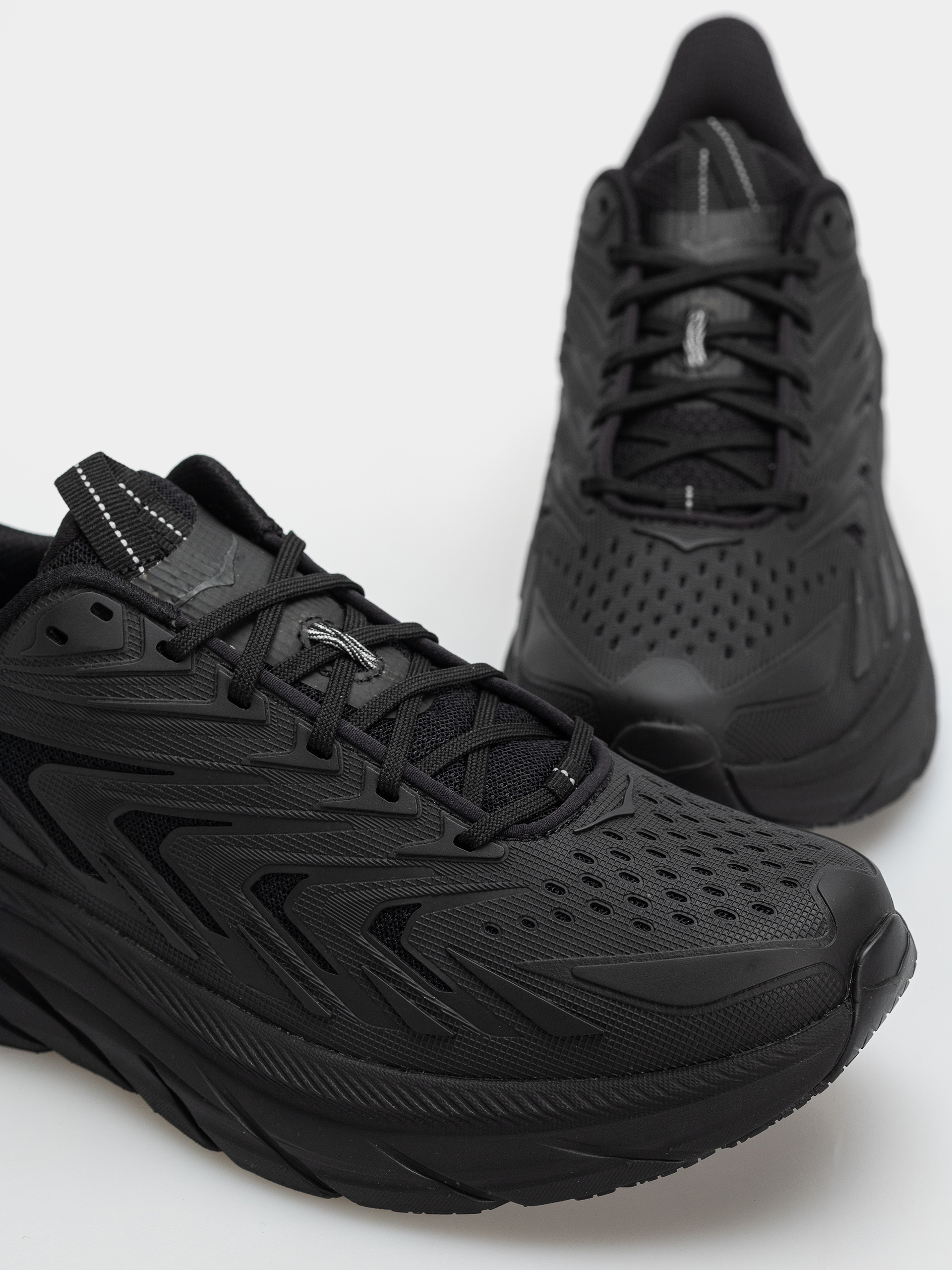 Boty Hoka Clifton UTL (black/black)