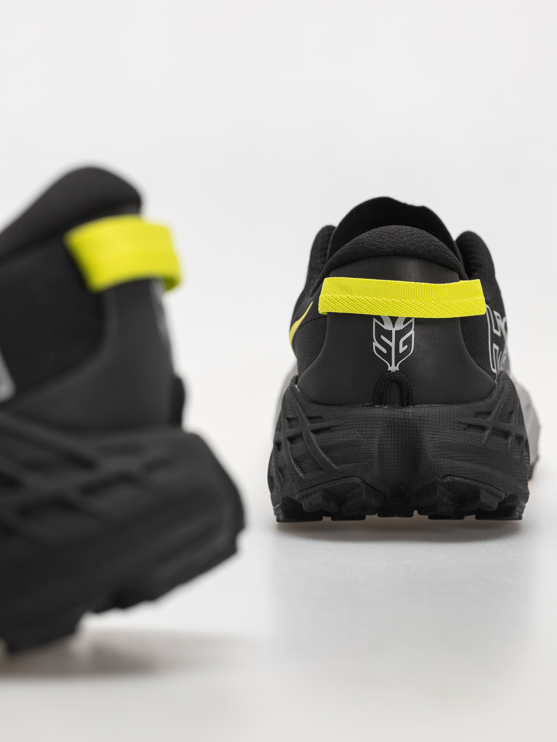 Boty Hoka Speedgoat 7 (black/stellar grey)