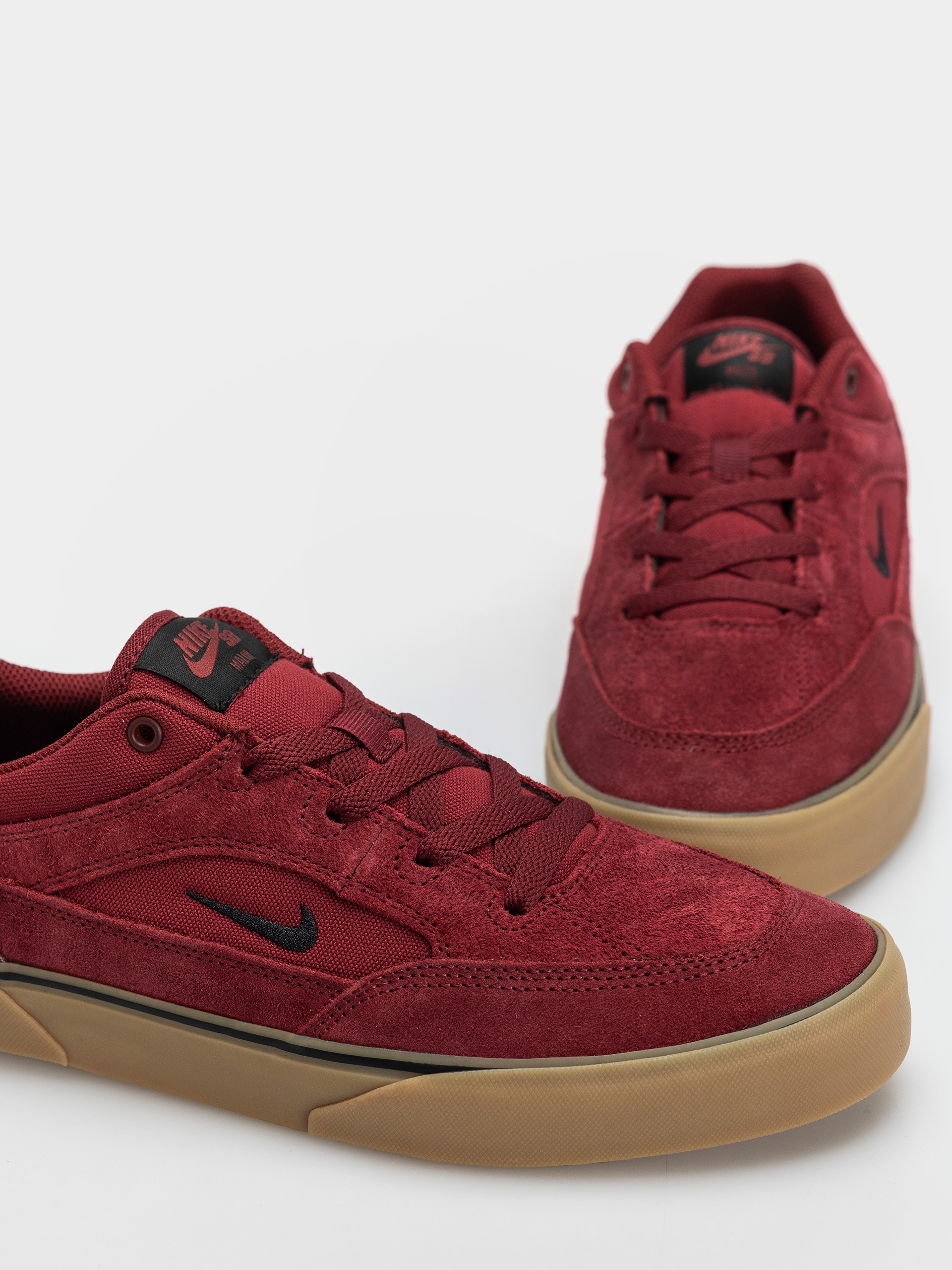Boty Nike SB Malor (team red/black black gum light brown)