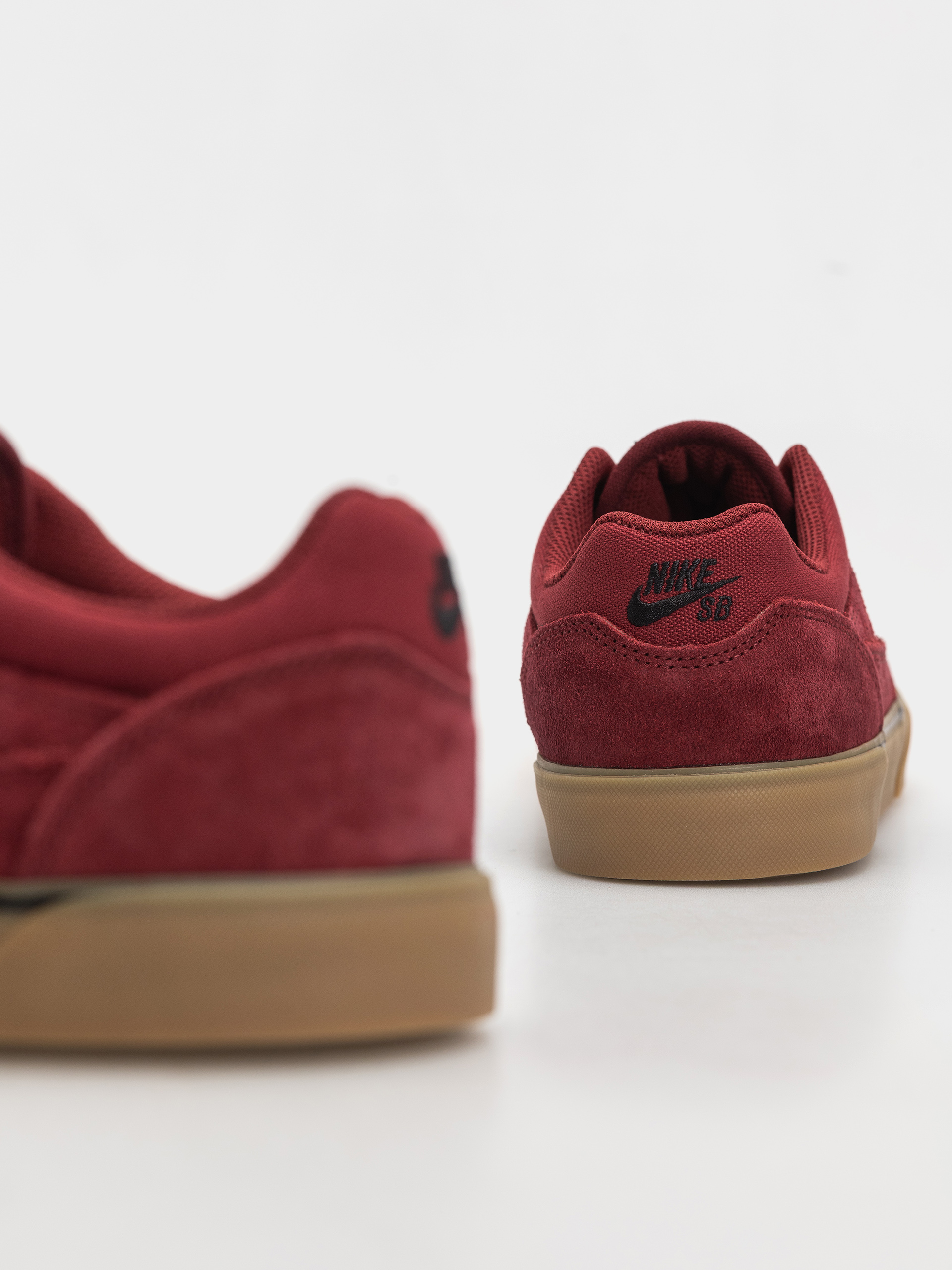 Boty Nike SB Malor (team red/black black gum light brown)