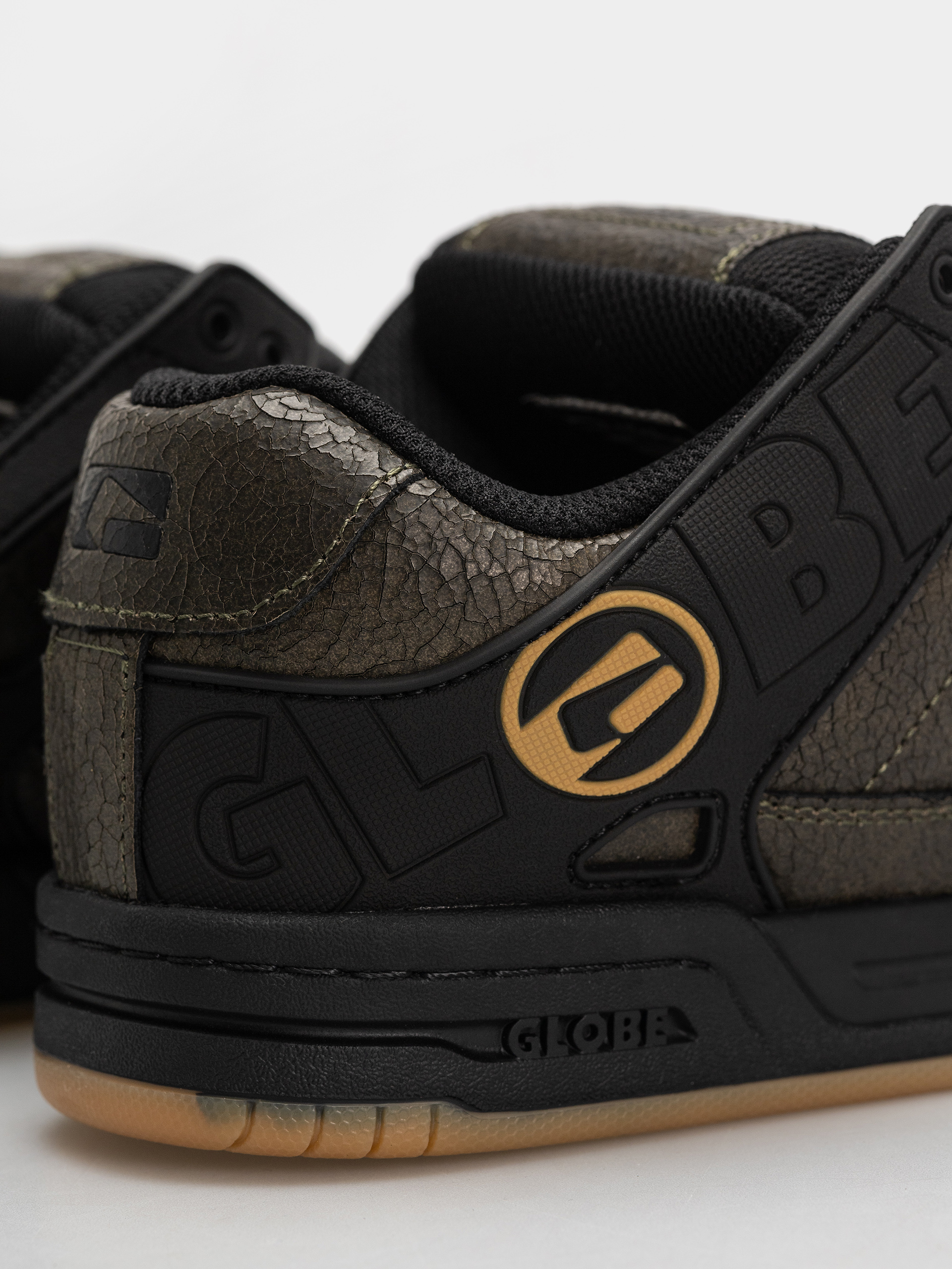 Boty Globe Tilt (distressed leather)