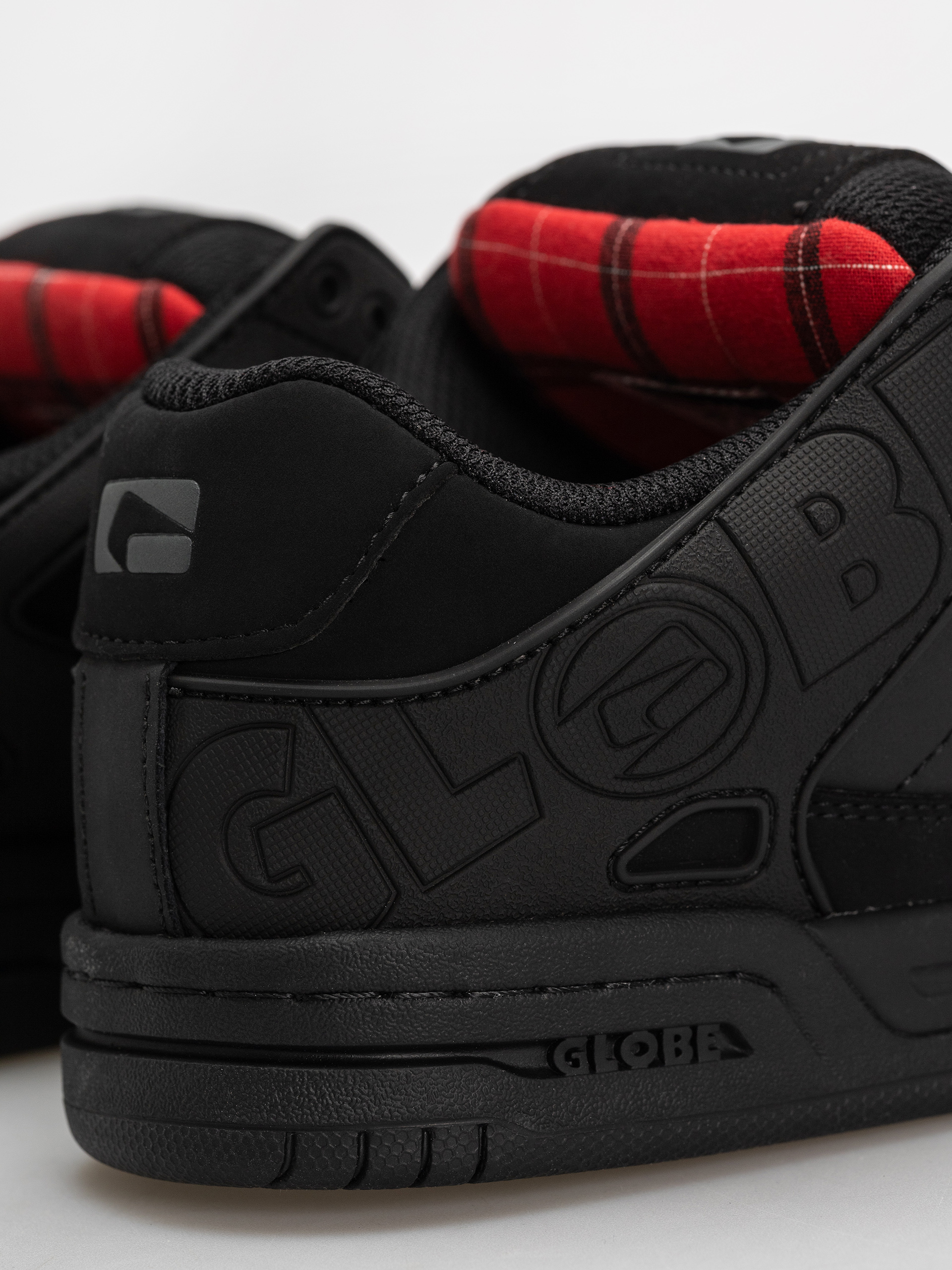 Boty Globe Tilt (black/red/tartan)