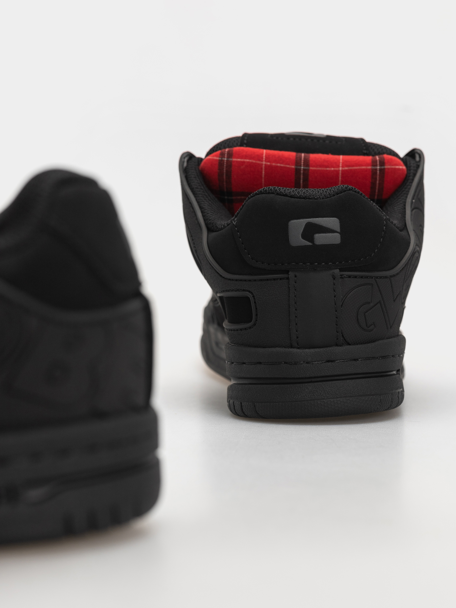 Boty Globe Tilt (black/red/tartan)