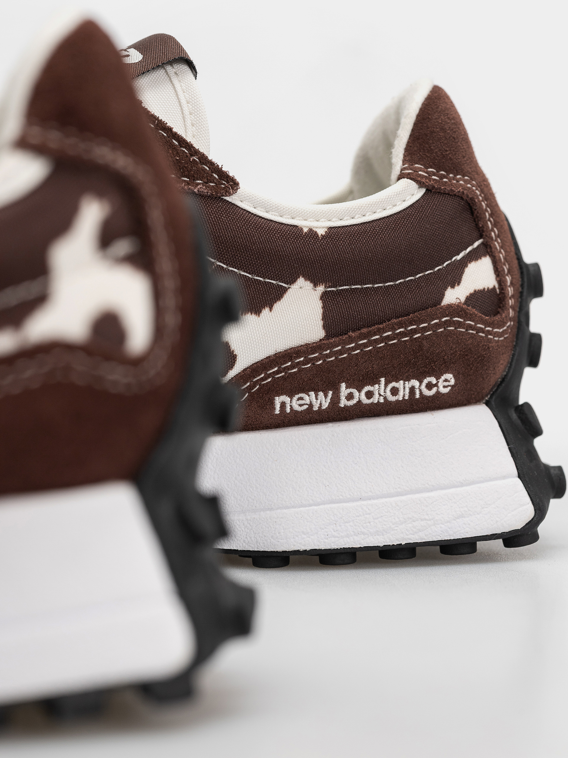 Boty New Balance 327 Wmn (pumpernickel/sea salt)