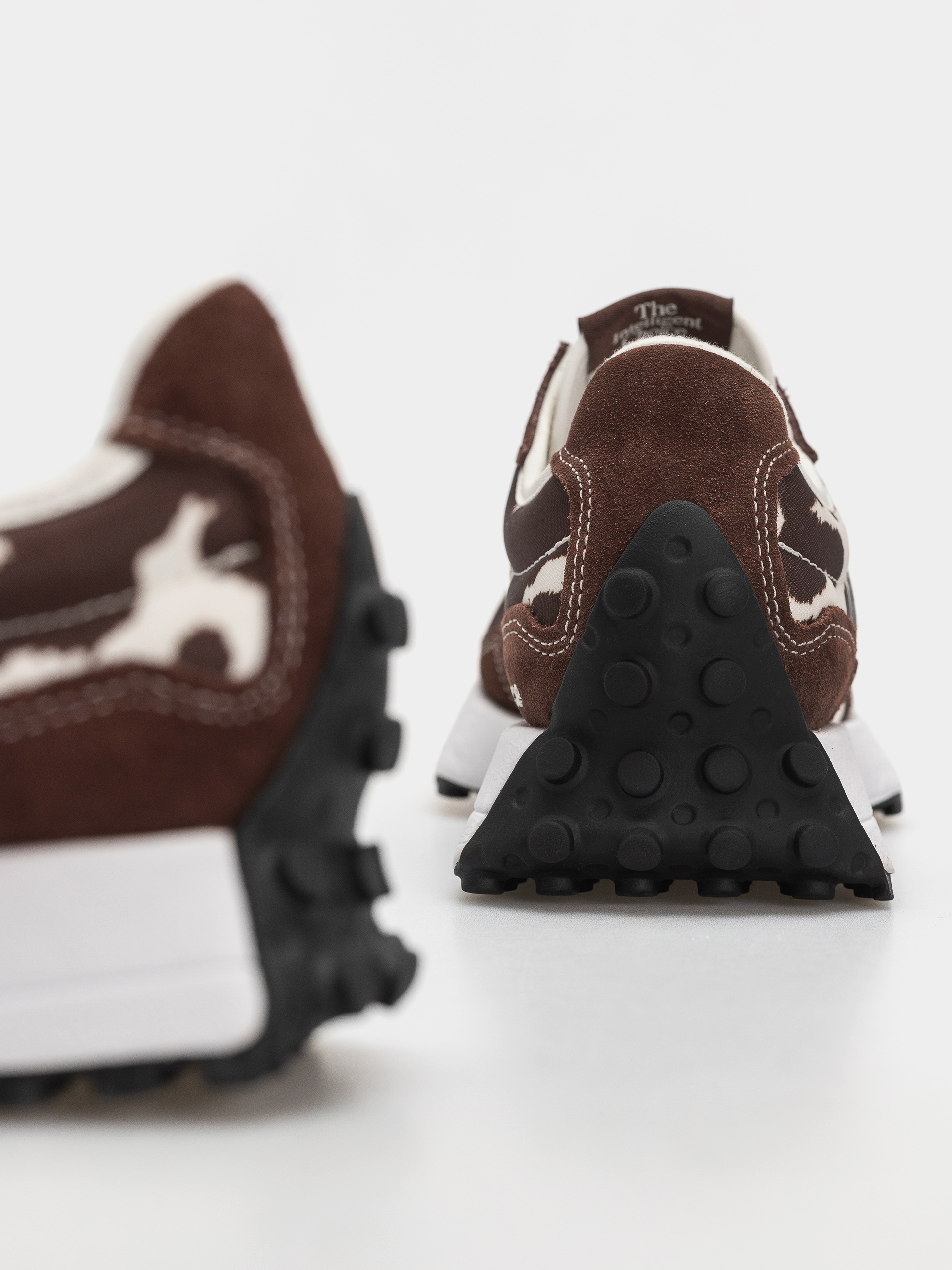 Boty New Balance 327 Wmn (pumpernickel/sea salt)