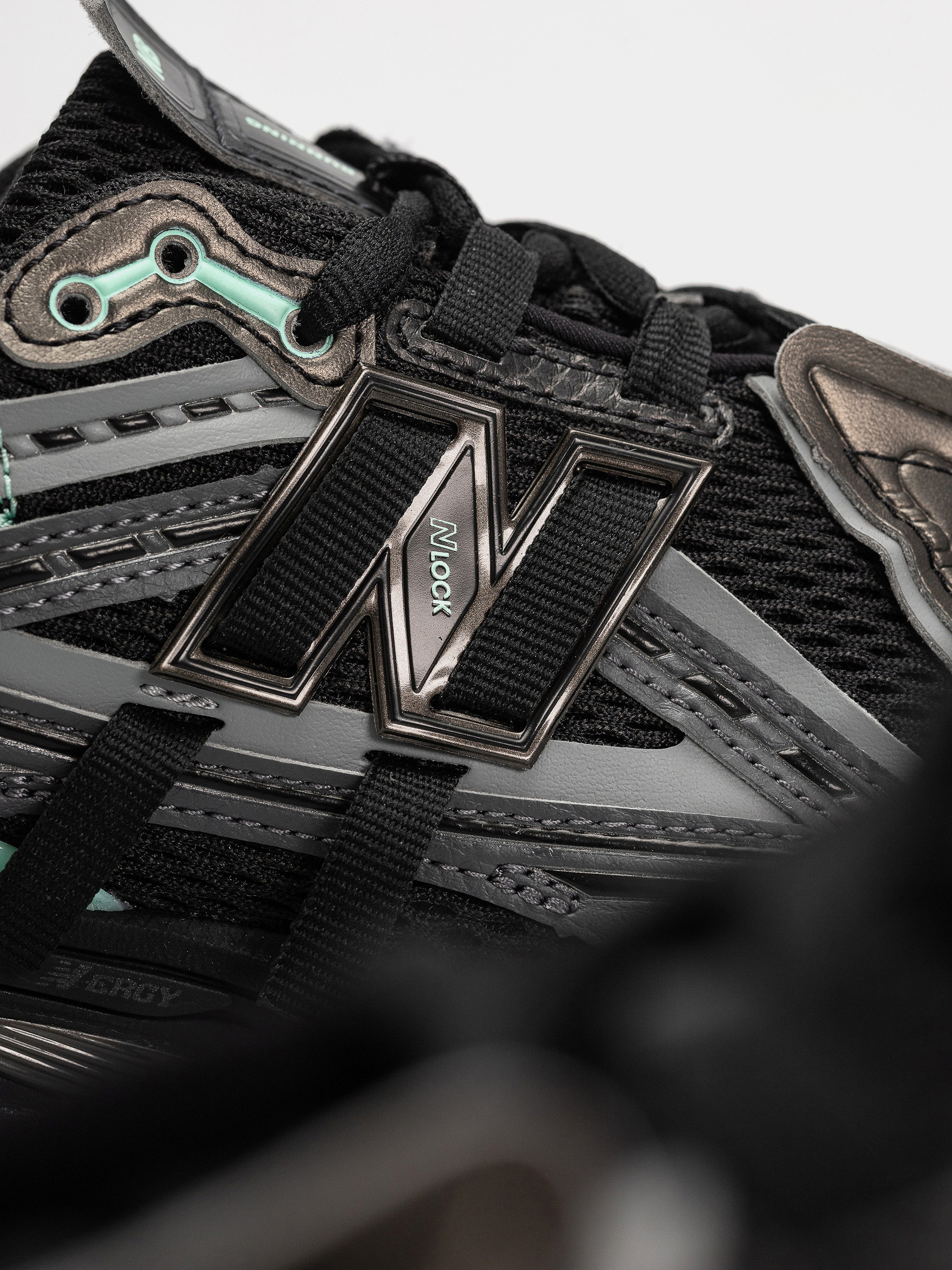 Boty New Balance 1906 (black/bright mint)
