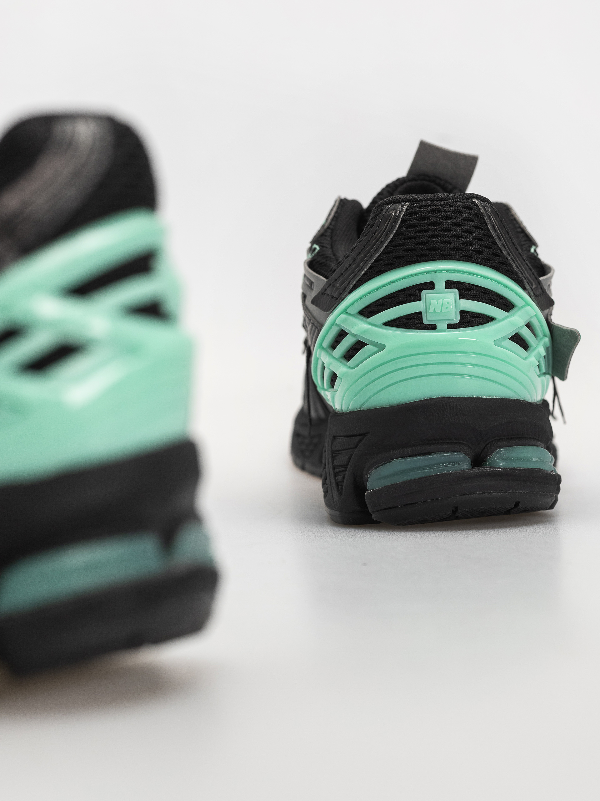 Boty New Balance 1906 (black/bright mint)