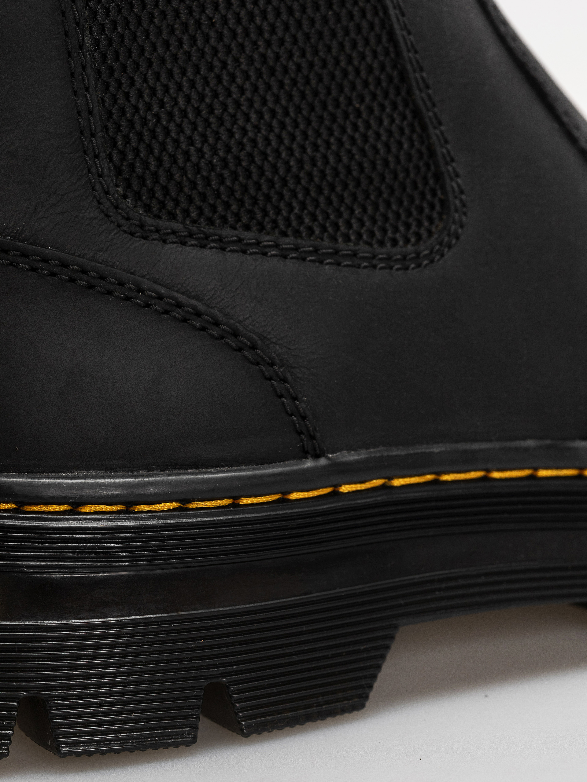 Boty Dr. Martens Embury (black)