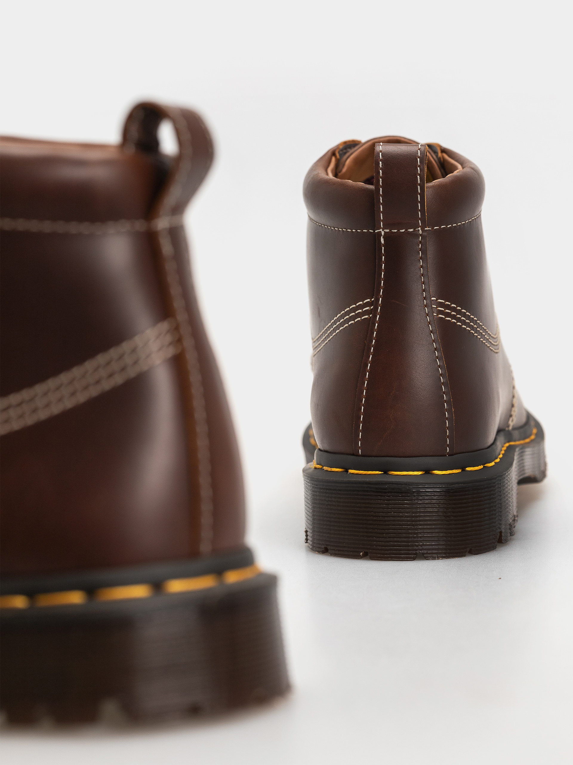 Boty Dr. Martens Lowell Chukka (butterscotch)