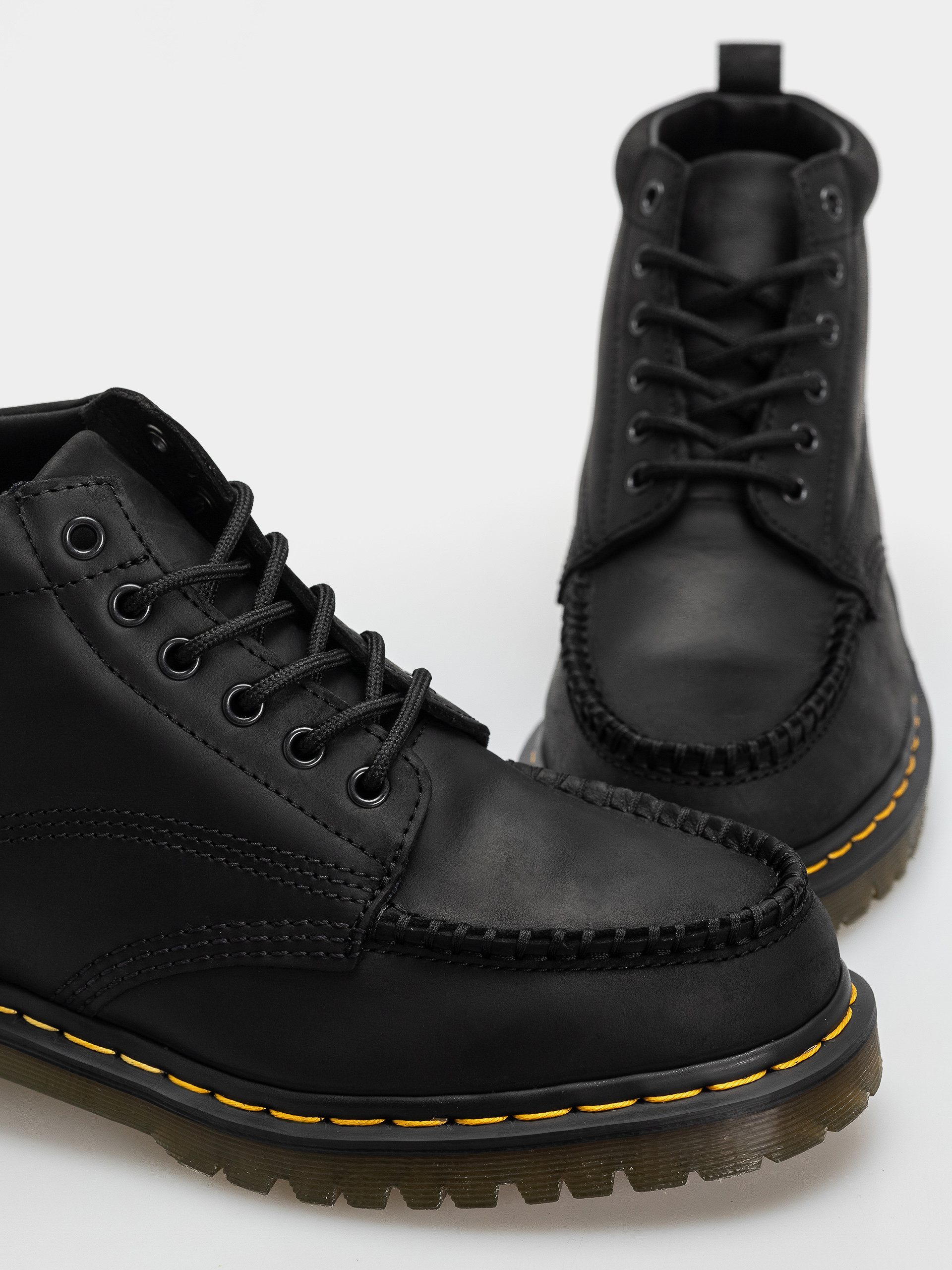 Boty Dr. Martens Lowell Chukka (black)