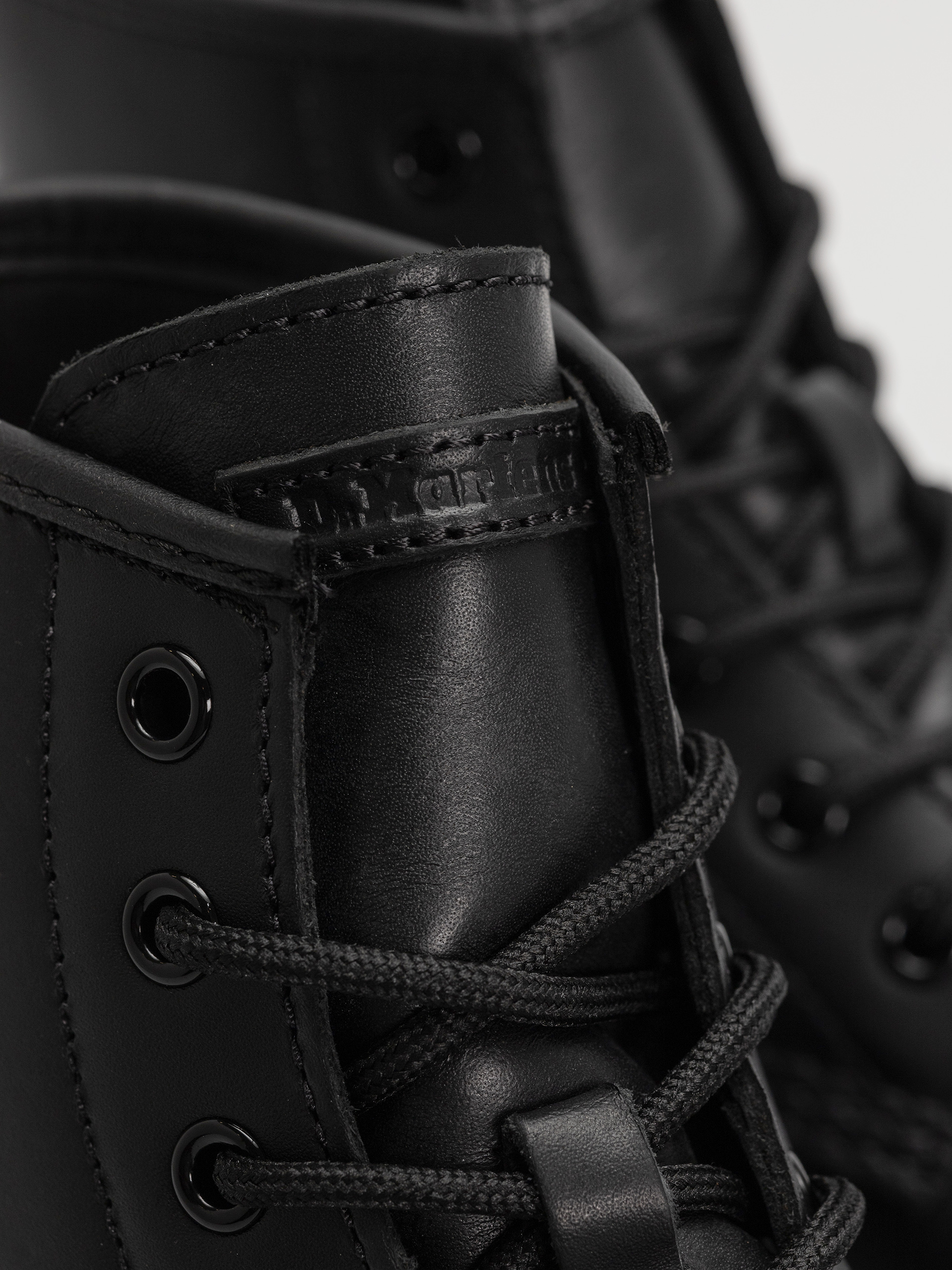 Boty Dr. Martens Brookline Chukka (black)
