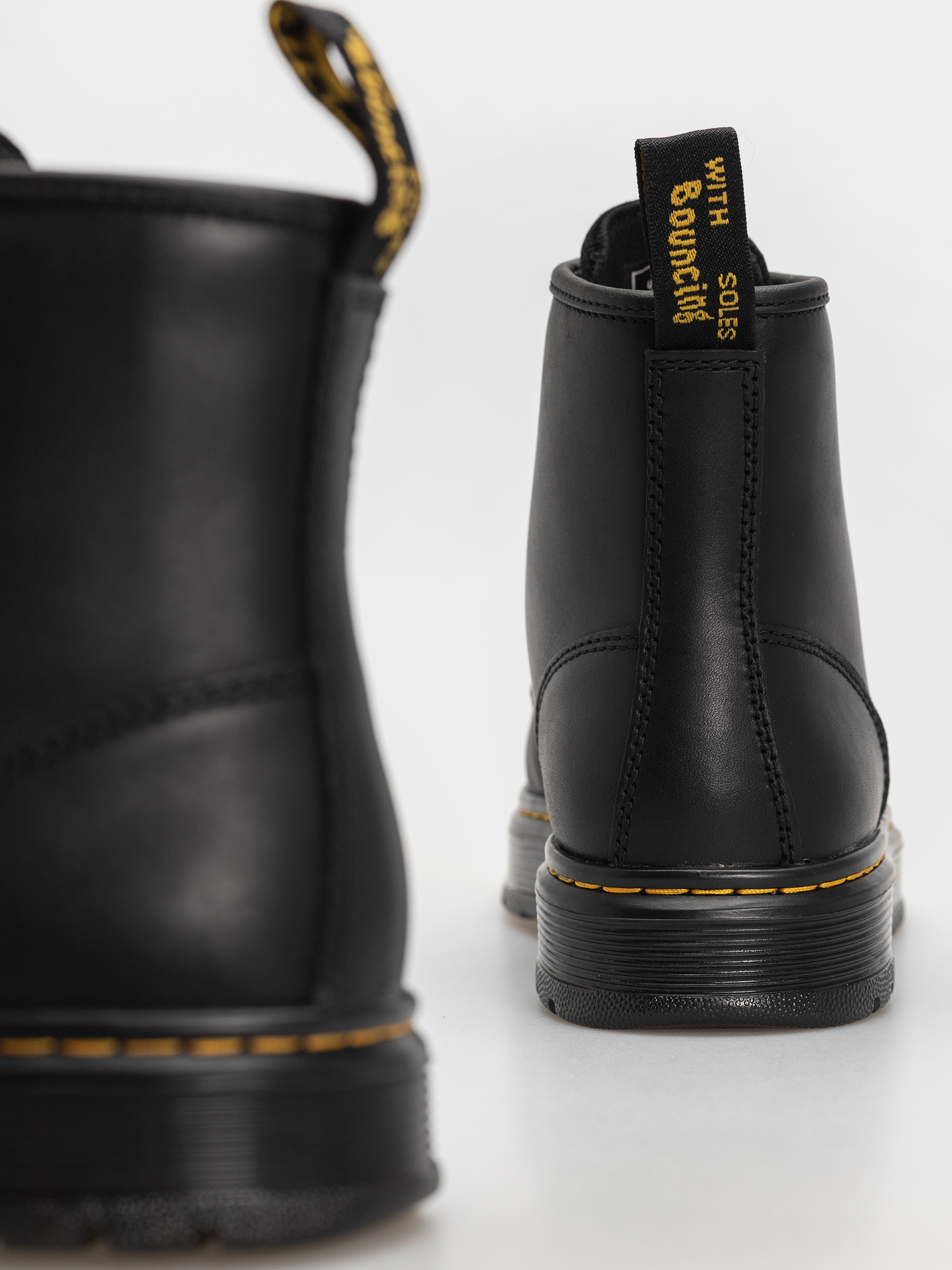 Boty Dr. Martens Brookline Chukka (black)