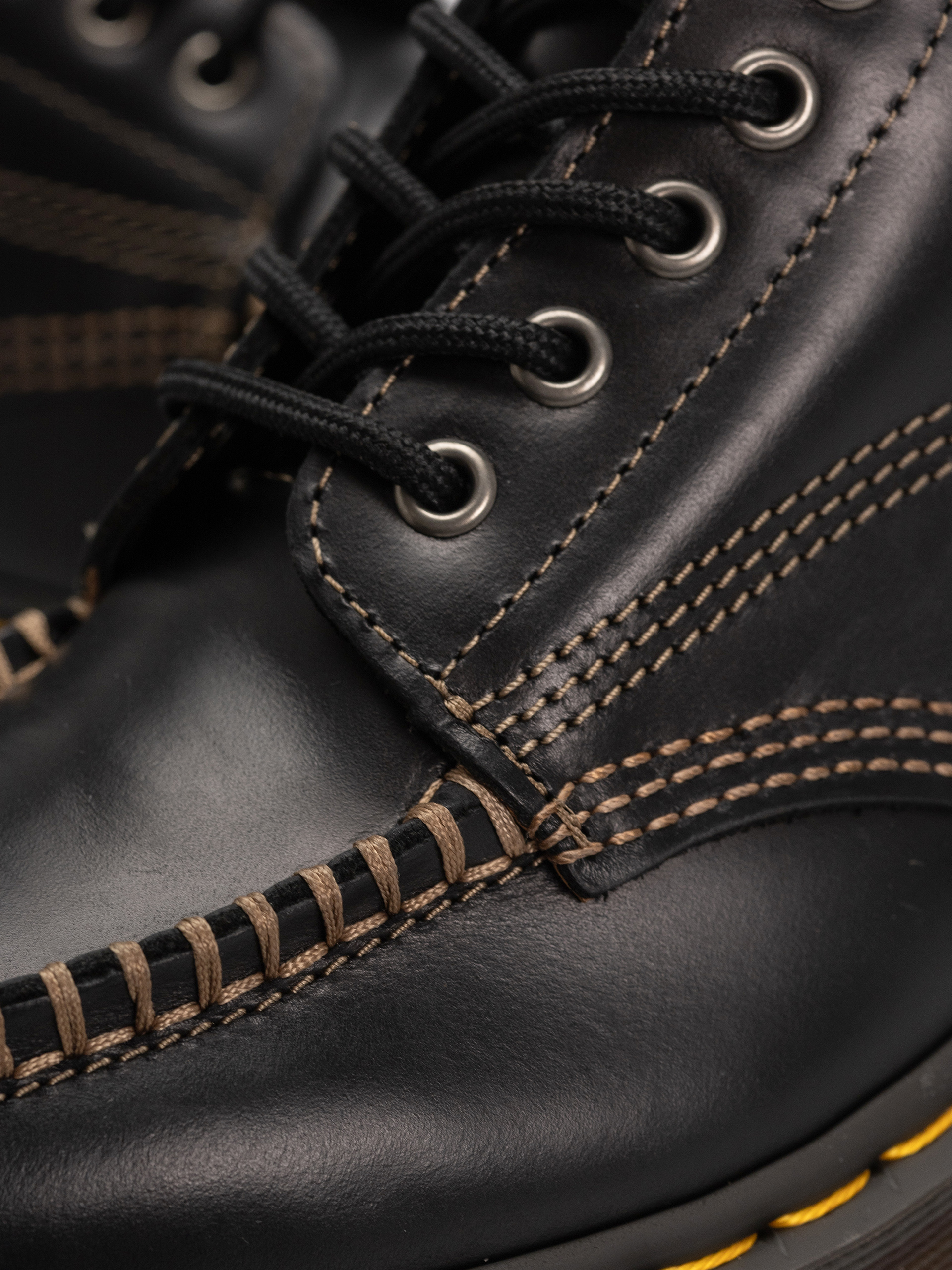 Boty Dr. Martens Lowell Chukka (black )