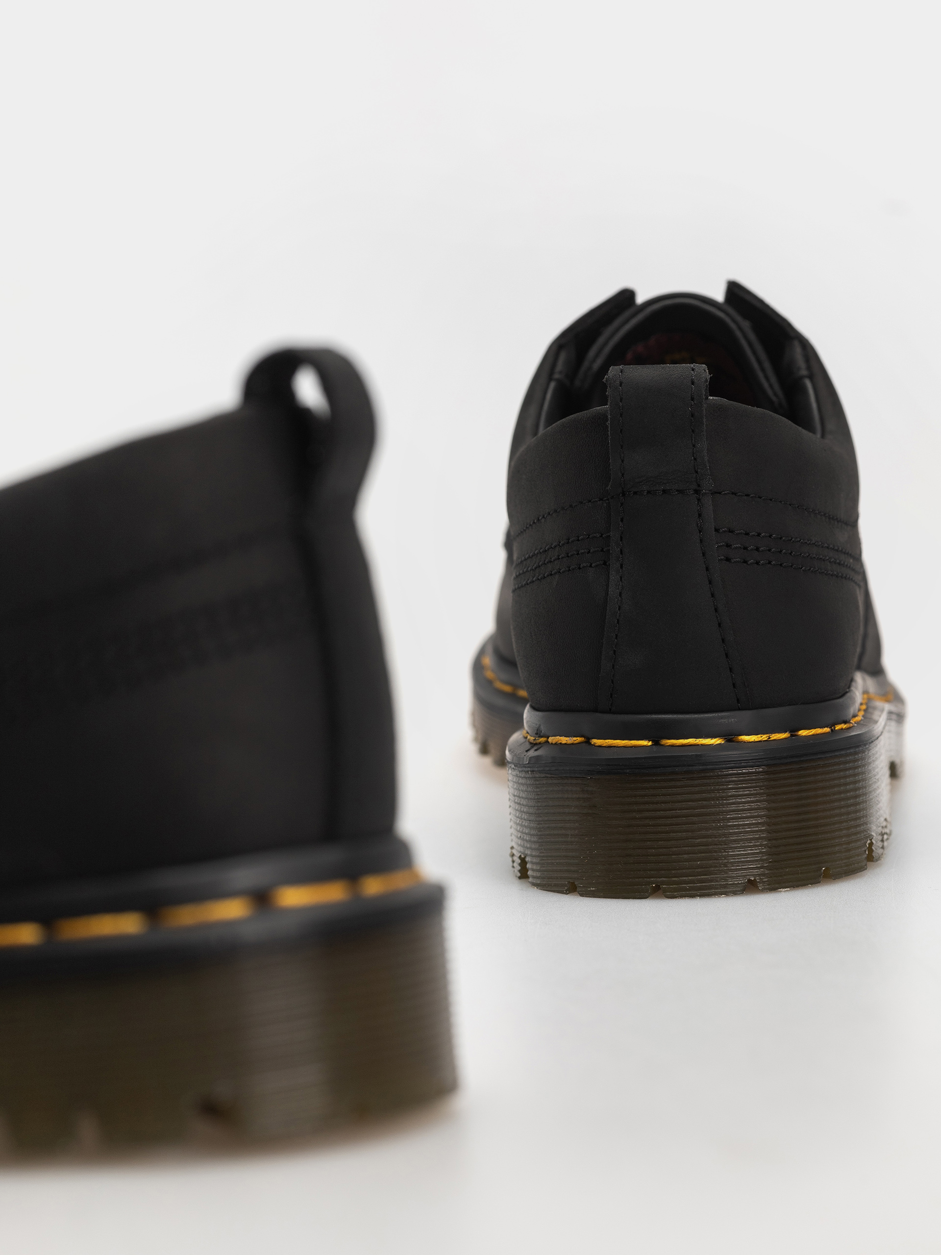 Boty Dr. Martens Lowell (black)