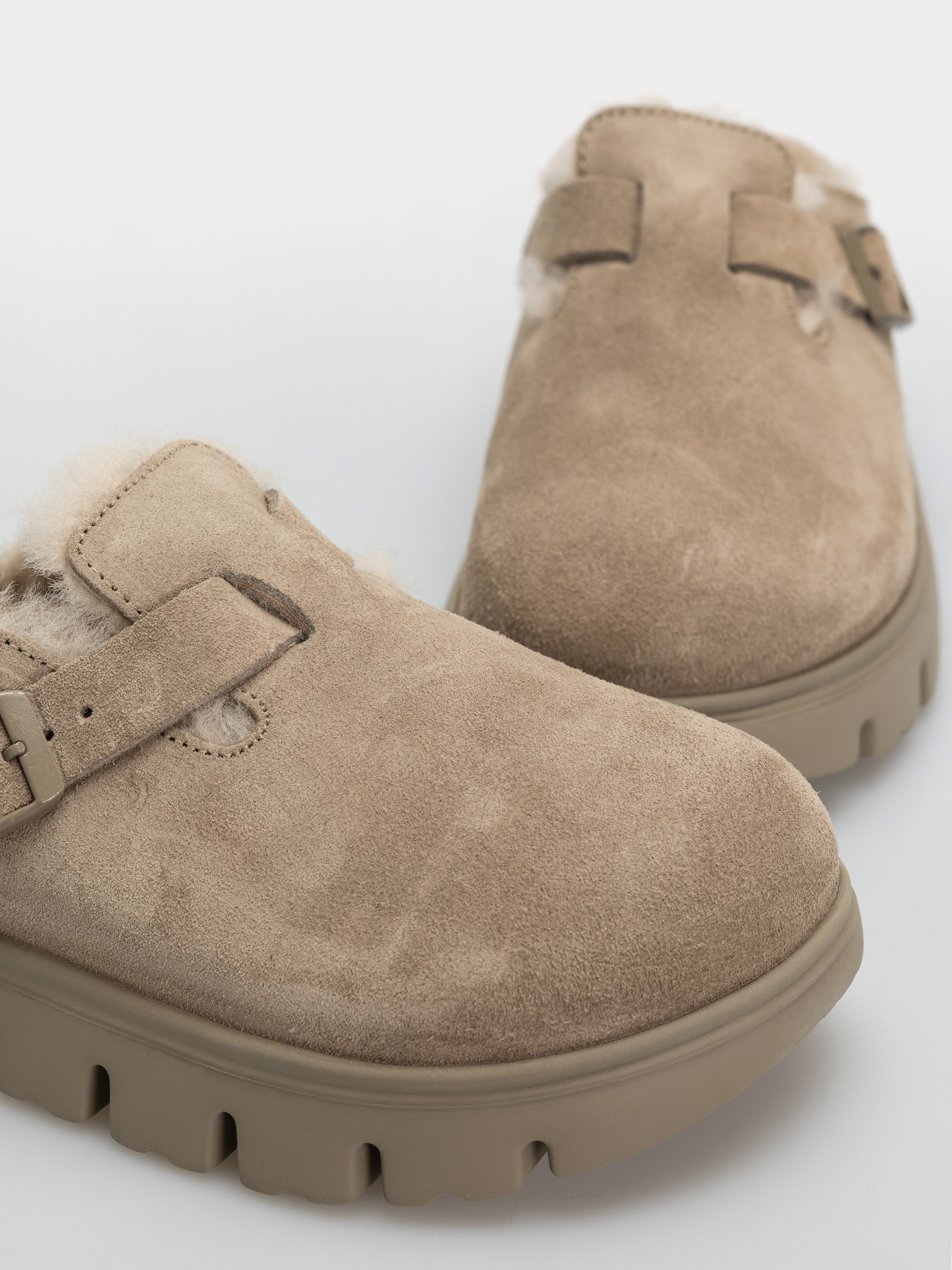 Plážovky Birkenstock Boston Chunky Shearling Suede Leather Narrow Wmn (taupe)
