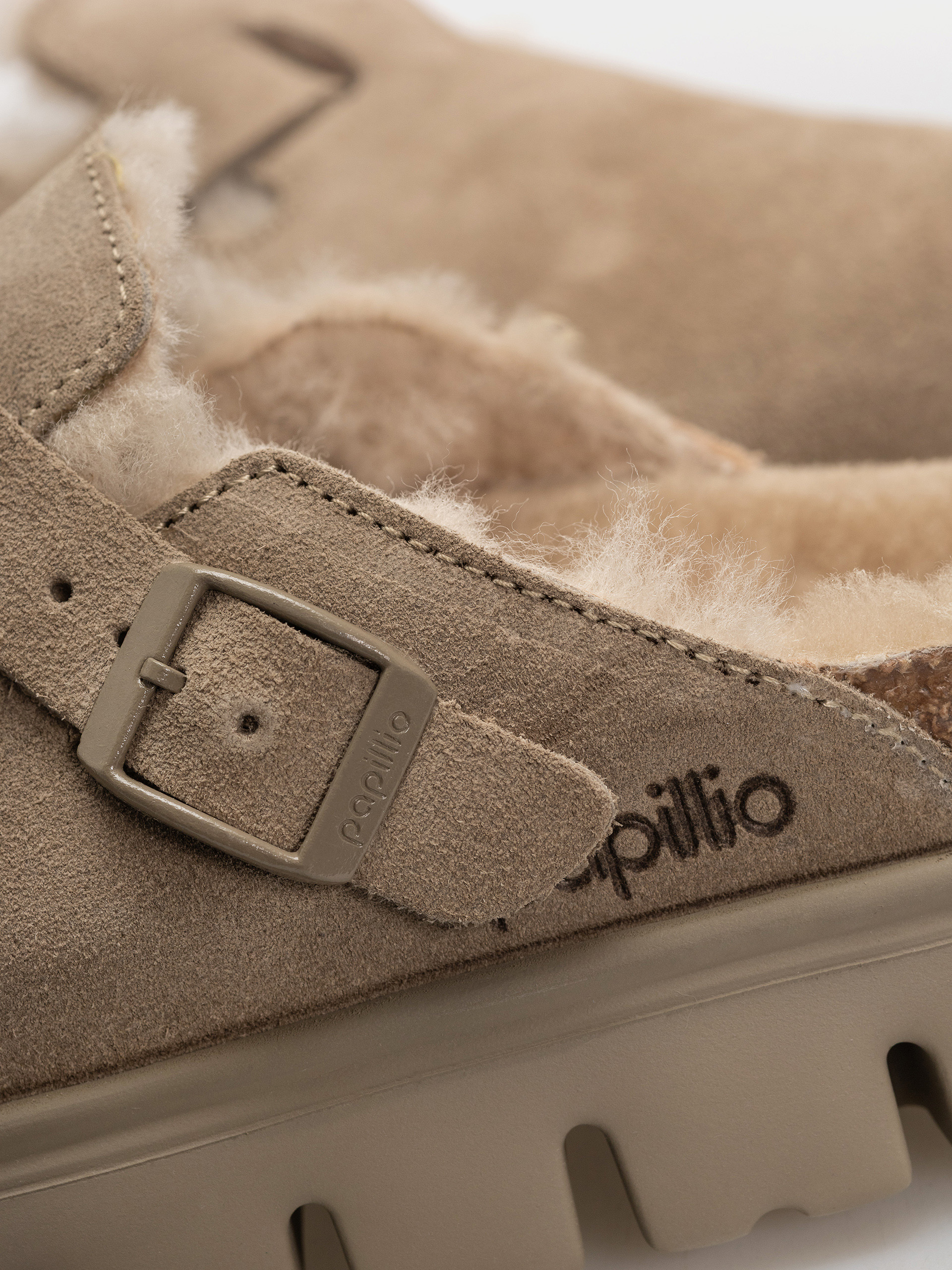 Plážovky Birkenstock Boston Chunky Shearling Suede Leather Narrow Wmn (taupe)