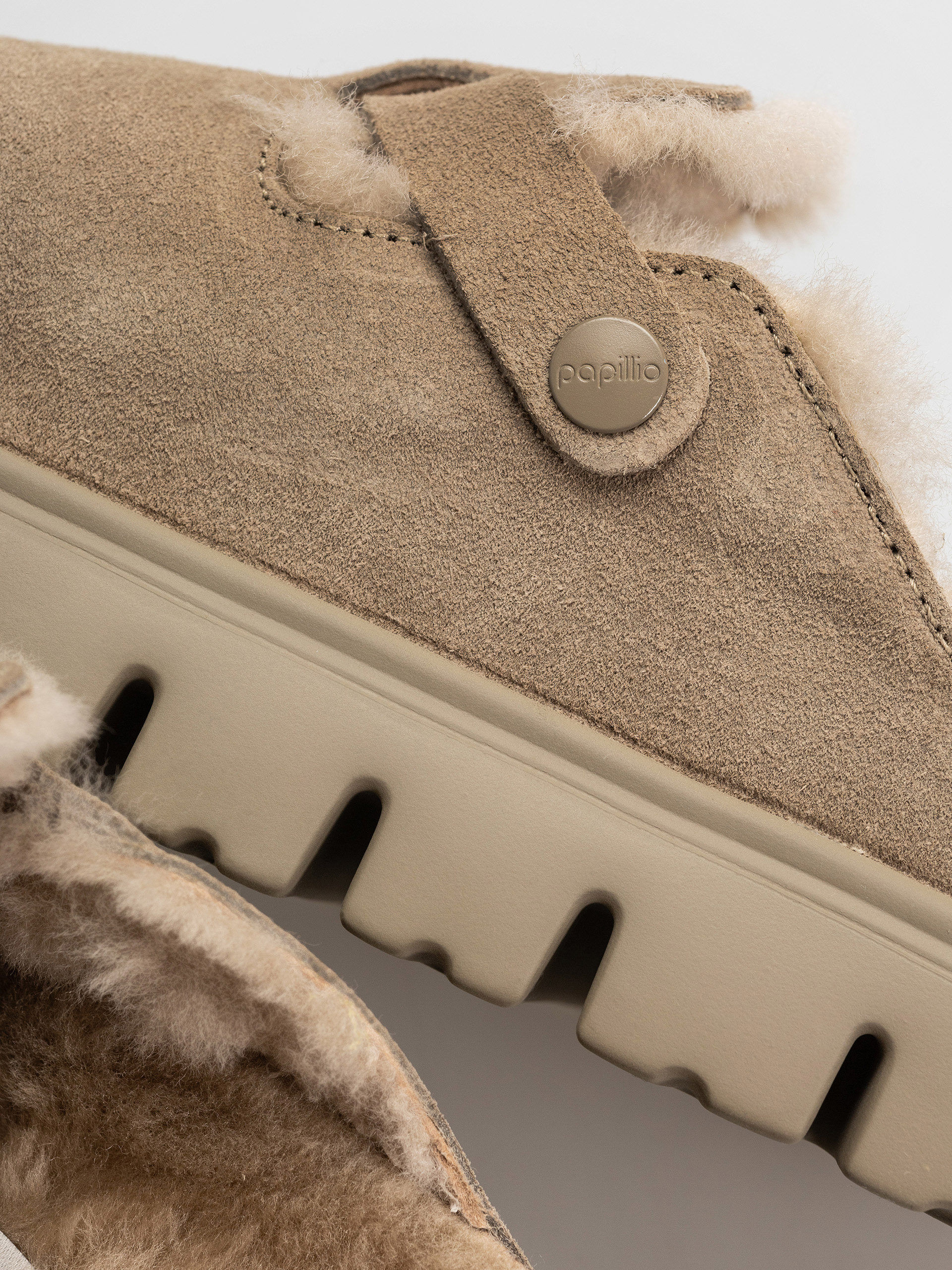 Plážovky Birkenstock Boston Chunky Shearling Suede Leather Narrow Wmn (taupe)