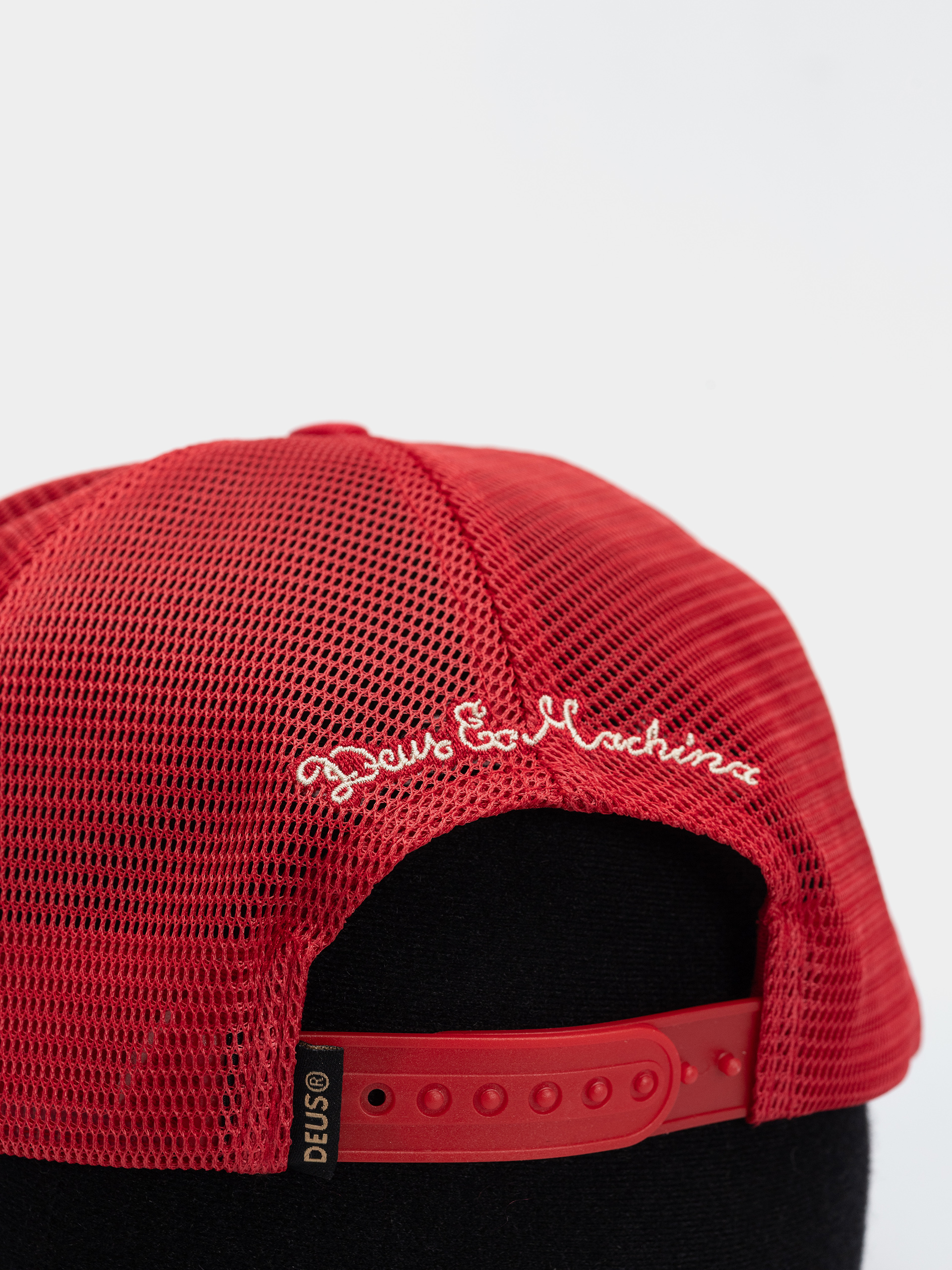 Kšiltovka  Deus Ex Machina Mudflap Trucker (cherry red)